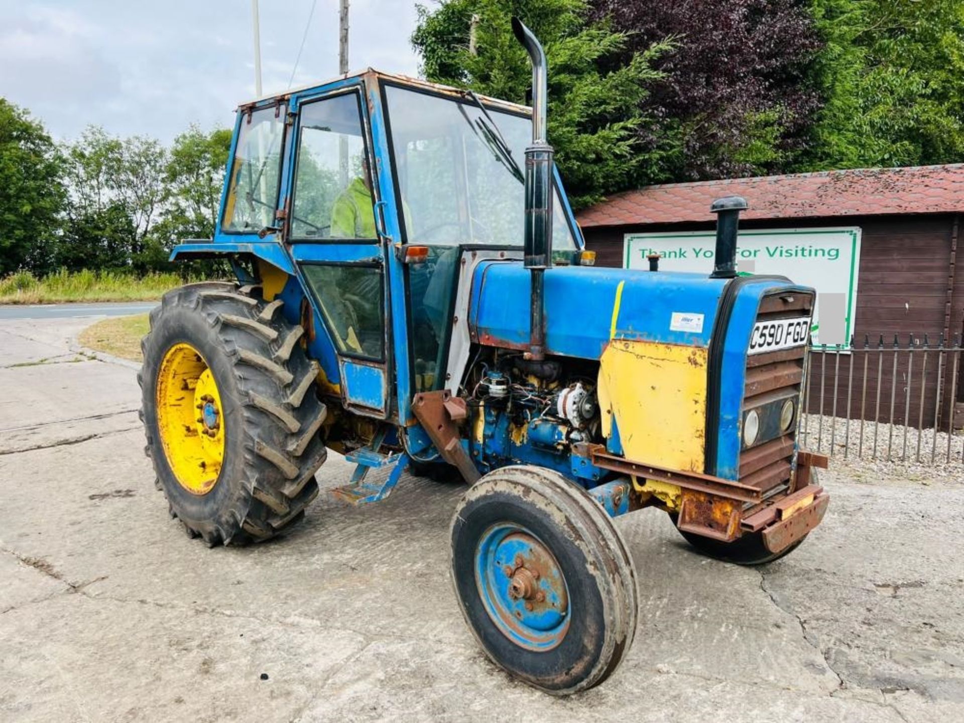 MASSEY FERGUSON 265 TRACTOR C/W REAR LINKAGE