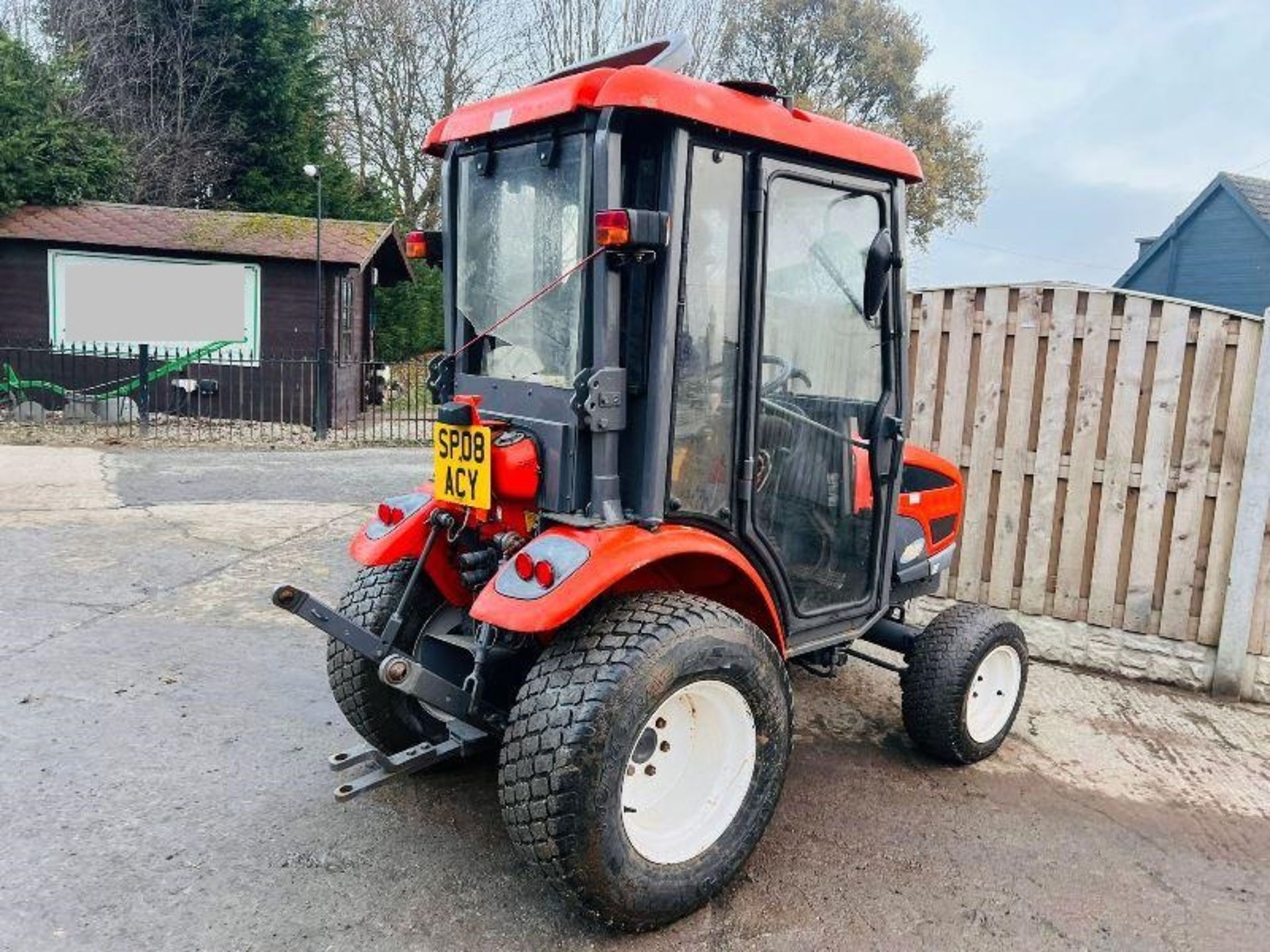 KIOTI CK22 COMPACT TRACTOR *YEAR 2008* C/W TURF TYRES & FULLY GLAZED CABIN - Image 7 of 10