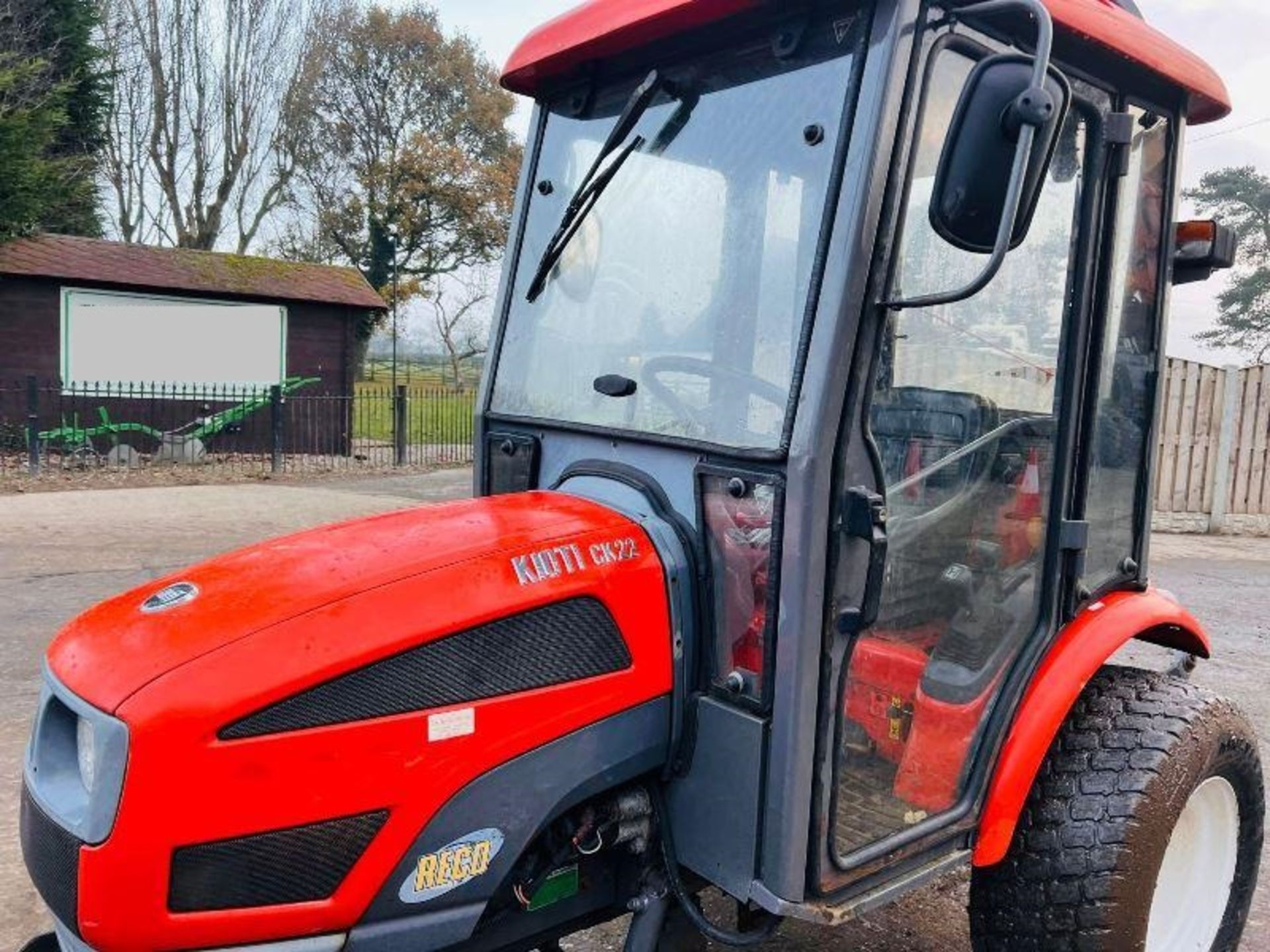 KIOTI CK22 COMPACT TRACTOR *YEAR 2008* C/W TURF TYRES & FULLY GLAZED CABIN - Image 9 of 10