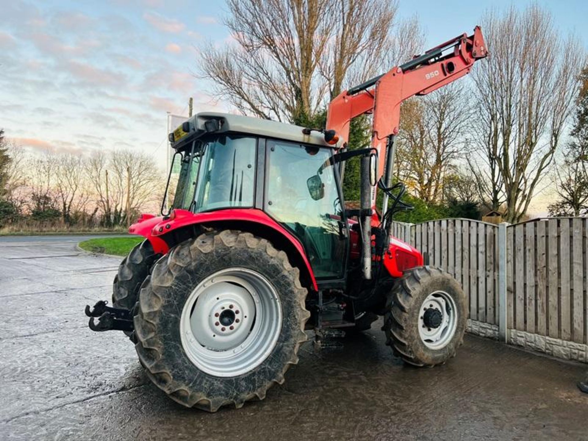 MASSEY FERGUSON 5455 4WD TRACTOR C/W MASSEY FERGUSON 950 FRONT LOADER - Image 12 of 15