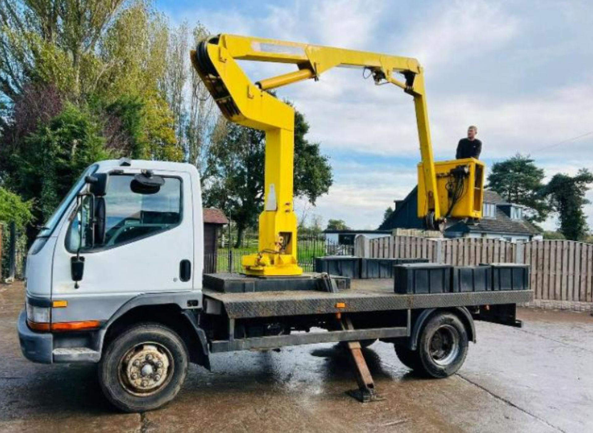 MITSUBISHI CANTER 4X2 LORRY C/W SIMON BOOM LIFT ARIEL PLATFROM