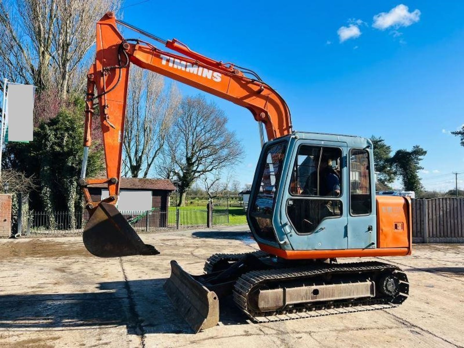 HITACHI EX60-3 TRACKED EXCAVATOR C/W BUCKET - Image 13 of 15