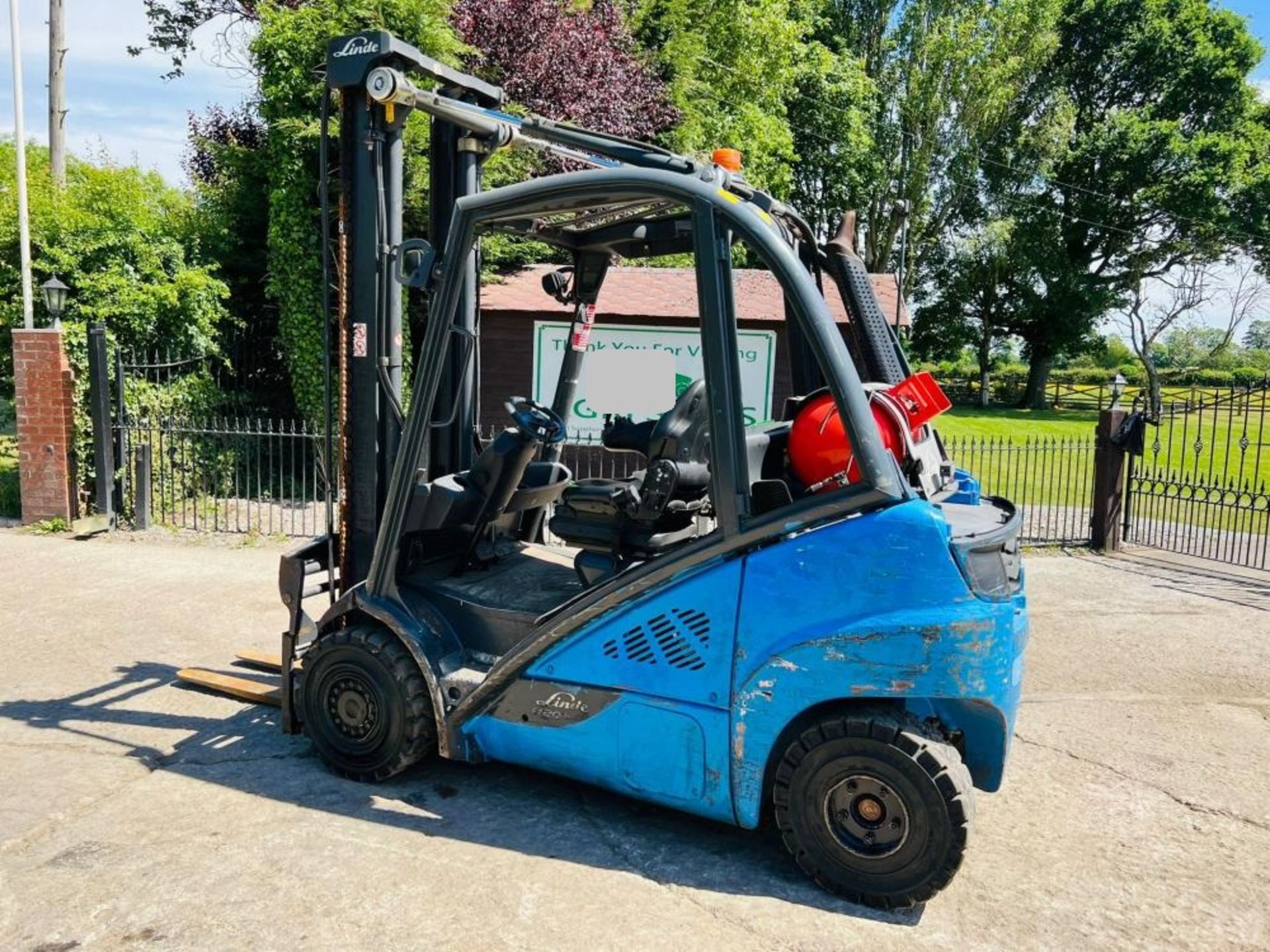 LINDE H20T-02 EVO GAS FORKLIFT * YEAR 2016 * C/W SIDE SHIFT & TINE POSITIONER * CHOICE *