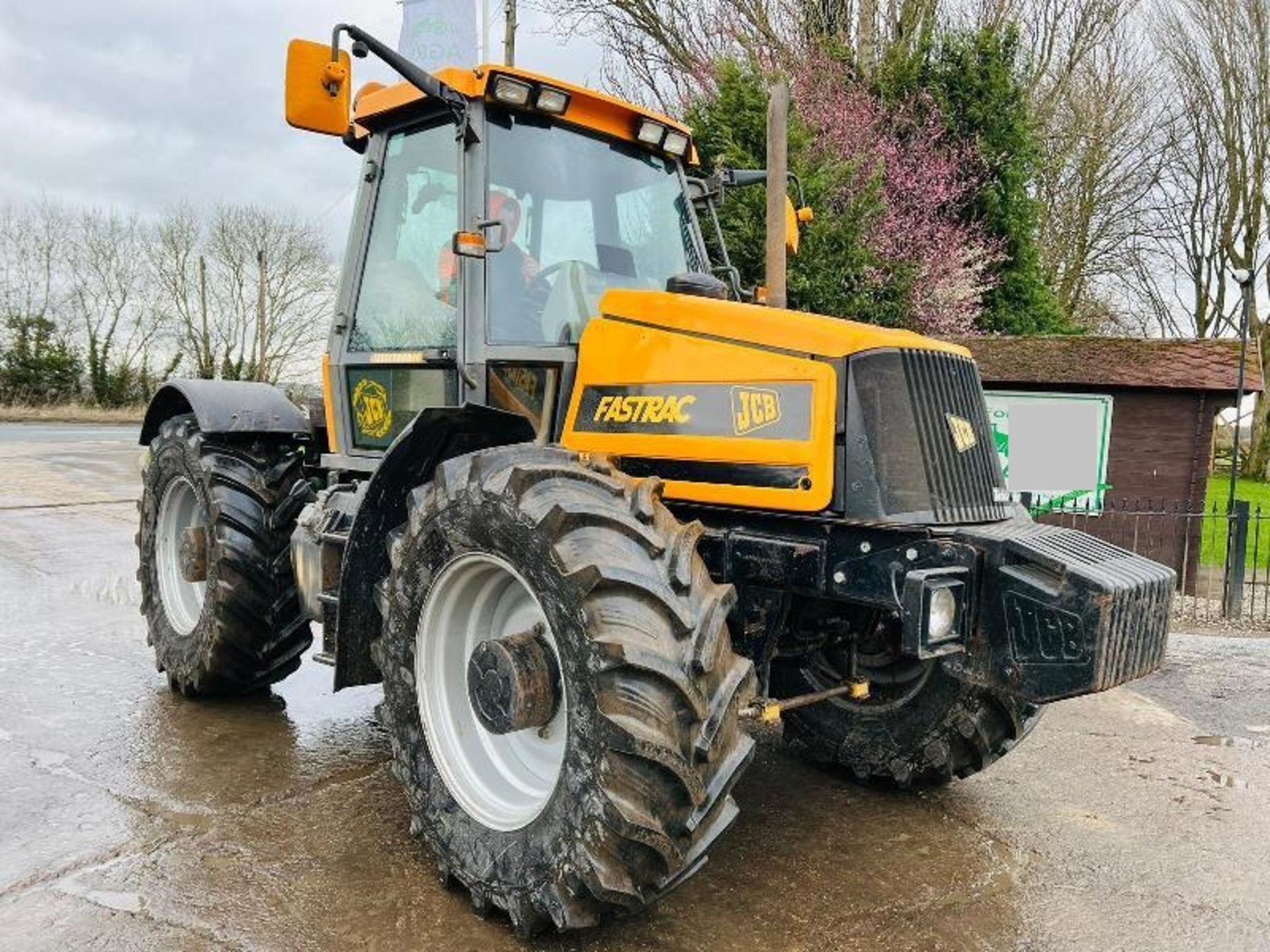 JCB 1115 FASTRAC 4WD TURBO C/W FRONT WEIGHTS