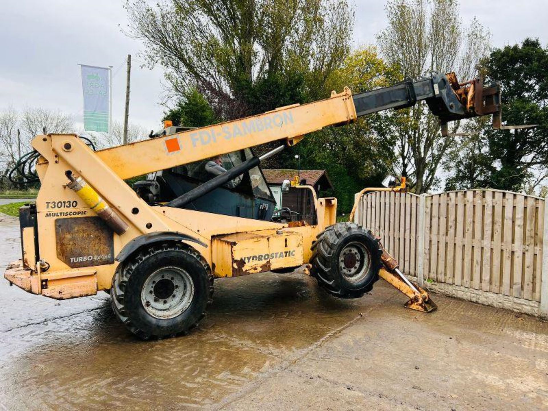 FDI-SAMBRON T30130 4WD TELEHANDLER * 13 METER REACH * C/W 2 X FRONT SUPPORT LEGS - Image 2 of 15