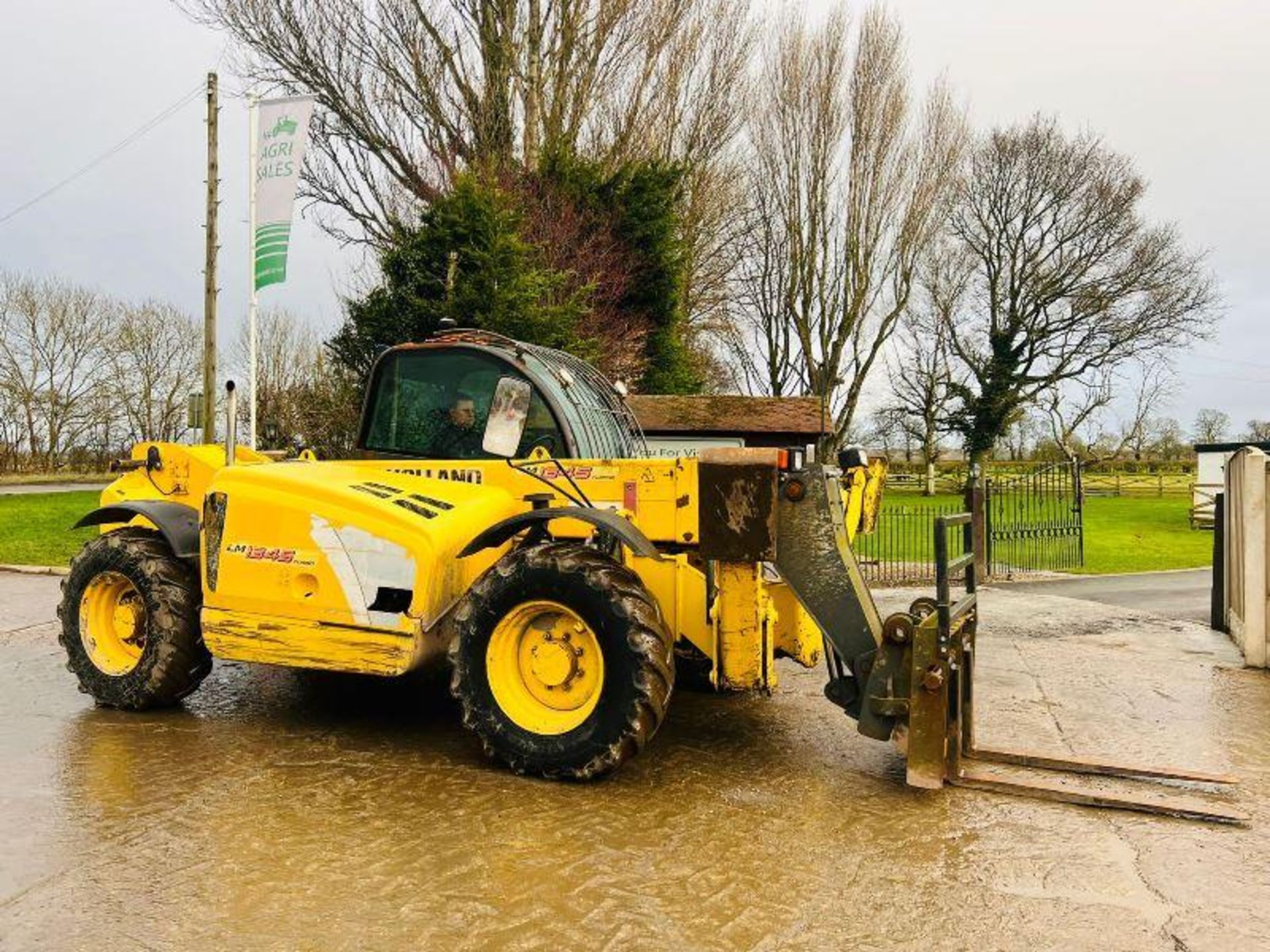 NEW HOLLAND LM1345 TURBO 4WD TELEHANDLER * 13 METER * C/W PALLET TINES