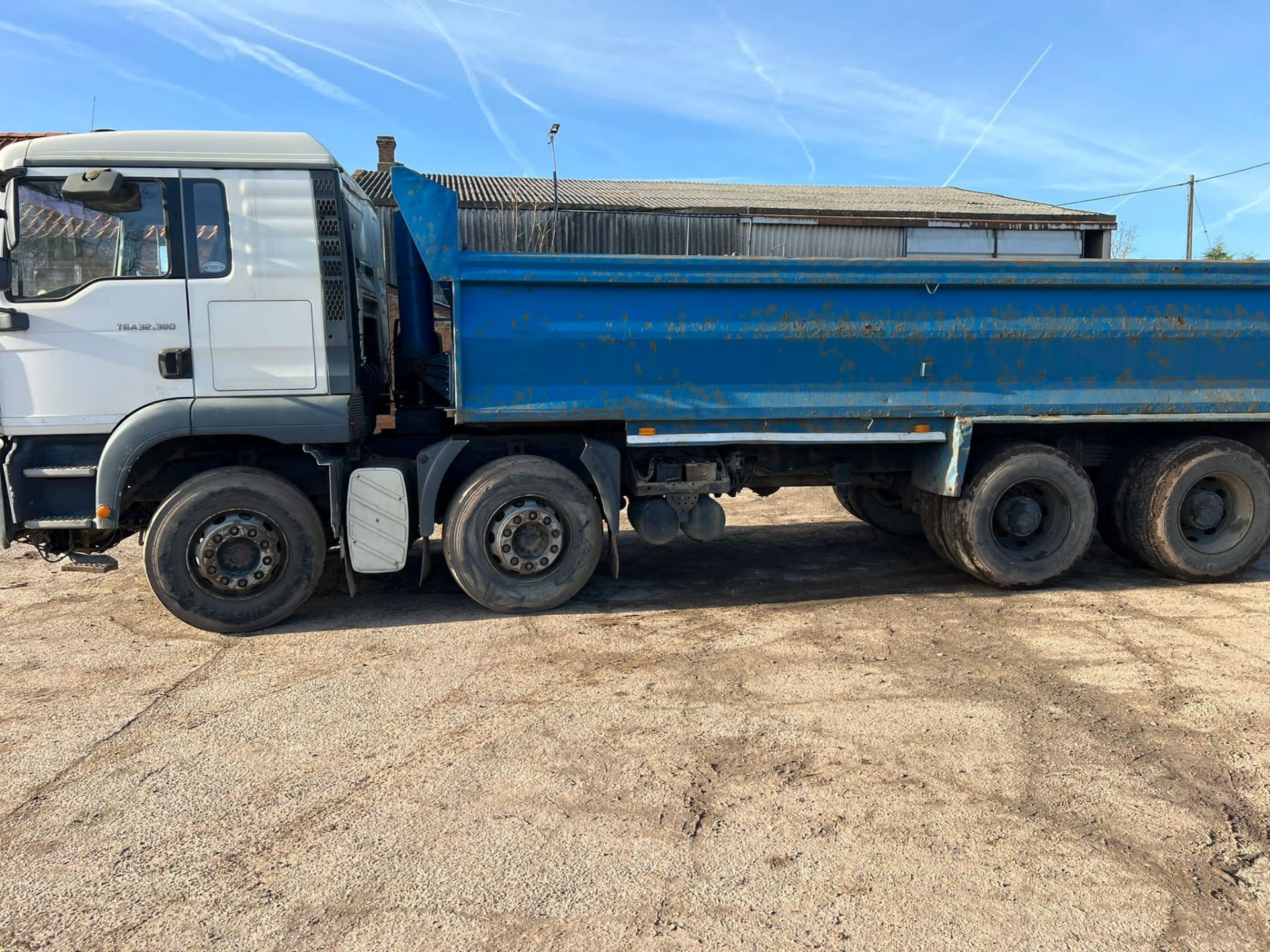 MAN 8X4 STEEL BODY TIPPER - Image 3 of 18