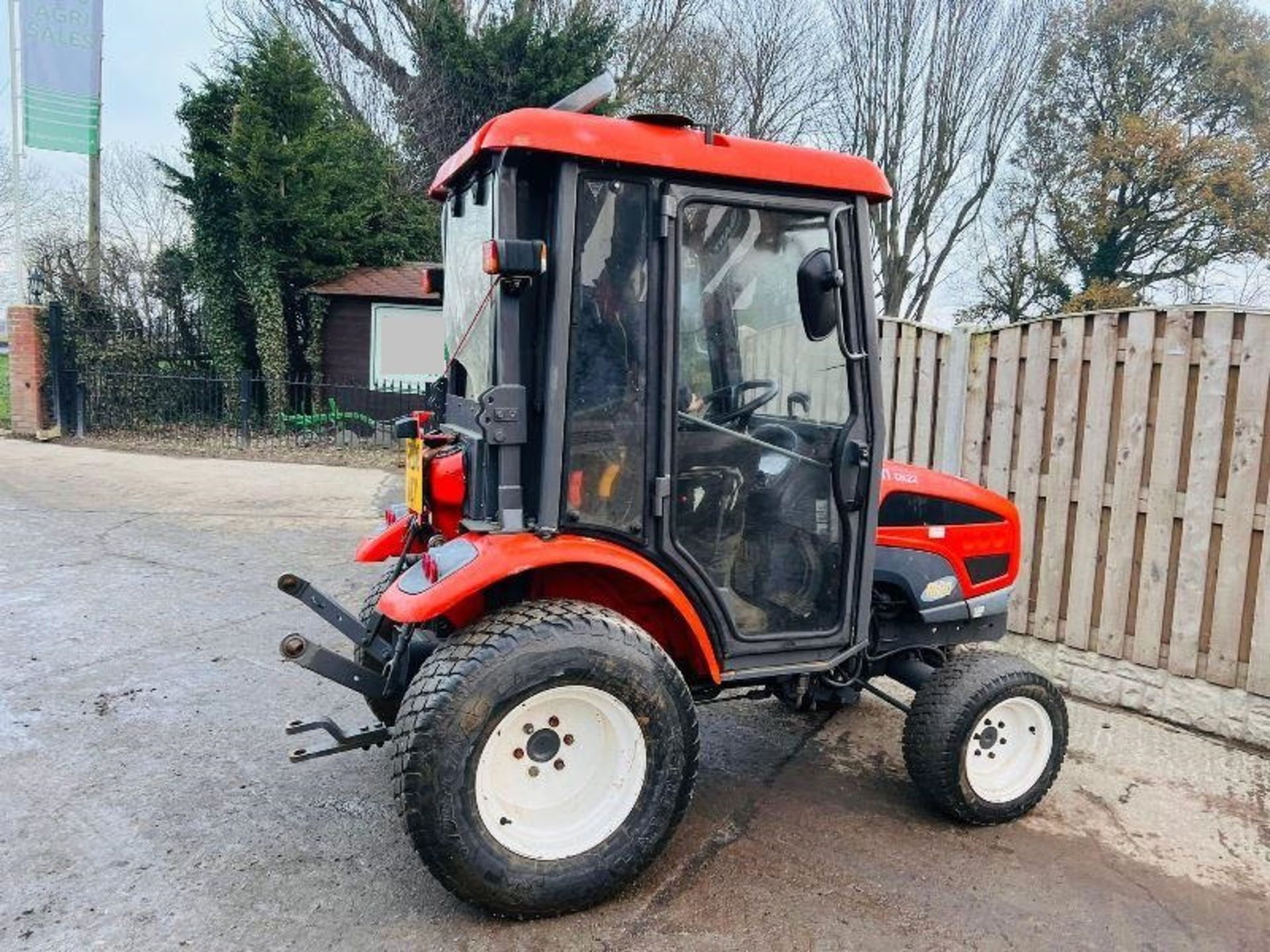 KIOTI CK22 COMPACT TRACTOR *YEAR 2008* C/W TURF TYRES & FULLY GLAZED CABIN - Image 10 of 10