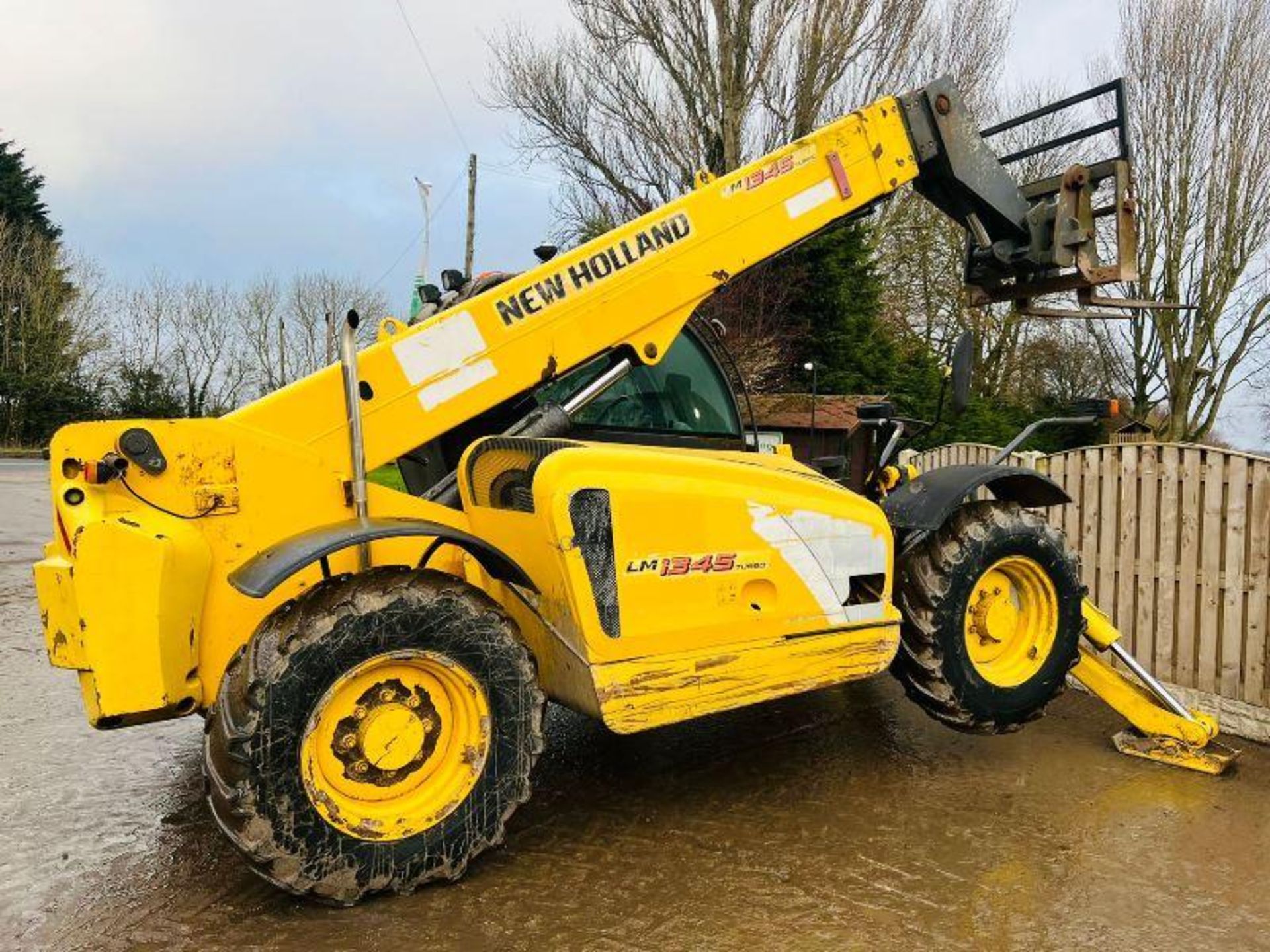 NEW HOLLAND LM1345 TURBO 4WD TELEHANDLER * 13 METER * C/W PALLET TINES - Image 2 of 14