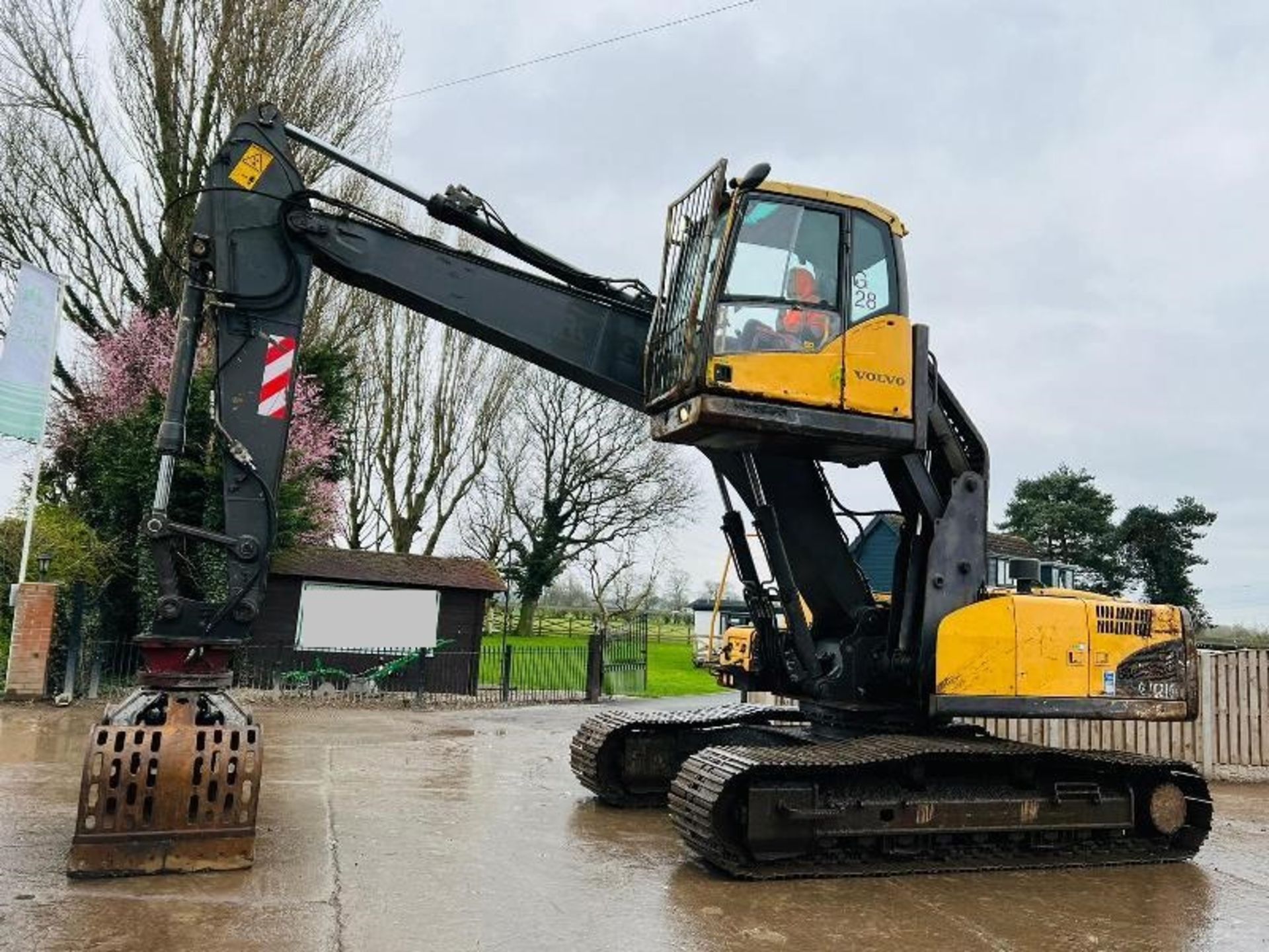 VOLVO EC210L HIGH RISE CABIN EXCAVATOR *YEAR 2008* C/W SELECTOR GRAB - Image 11 of 18