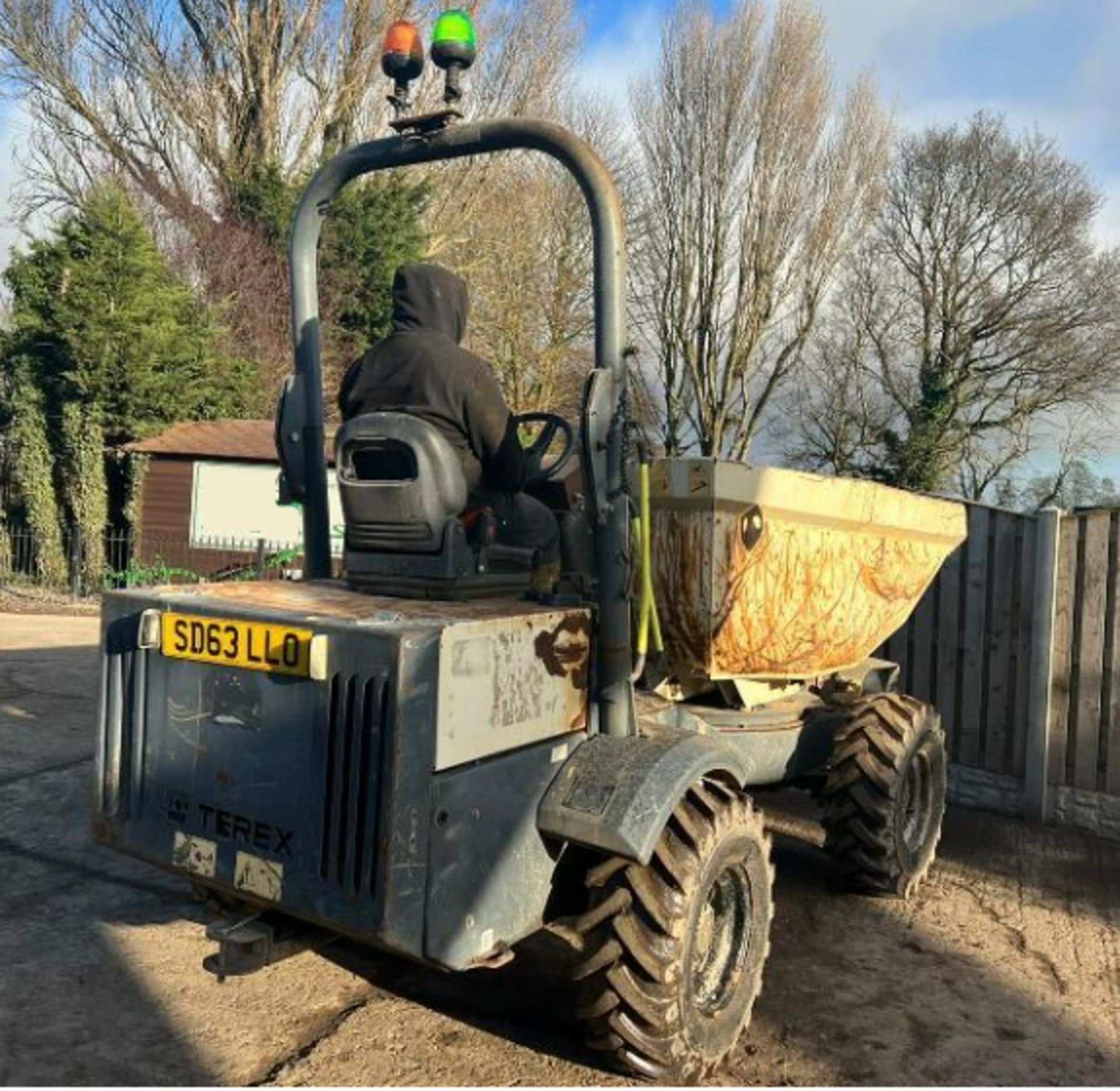 TEREX TA3S 4WD SWIVEL TIP DUMPER * YEAR 2013 , ROAD REGISTERED - Image 4 of 11