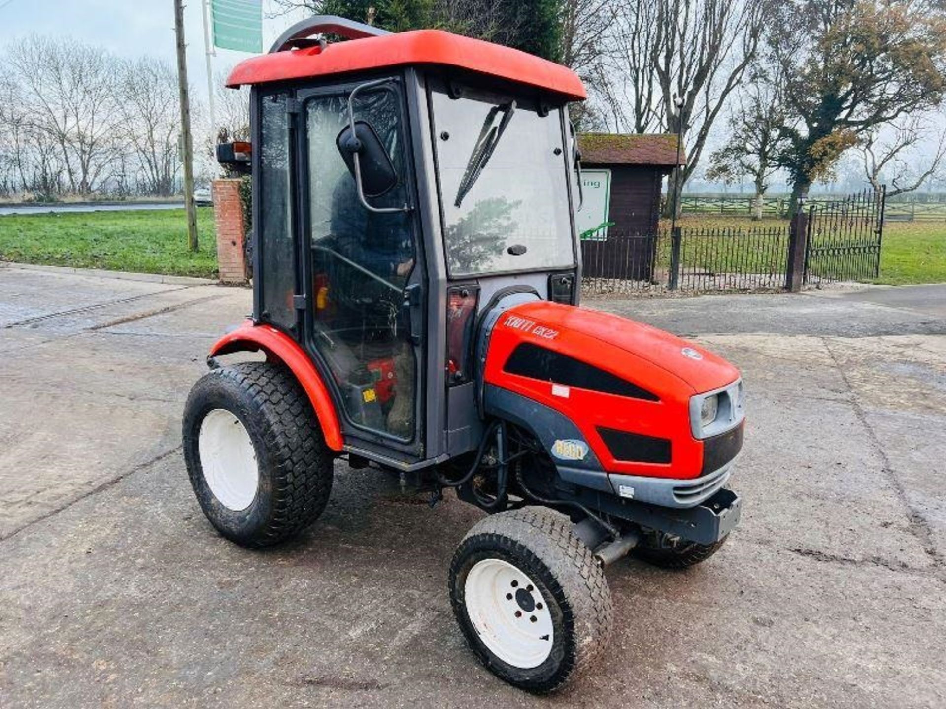 KIOTI CK22 COMPACT TRACTOR *YEAR 2008* C/W TURF TYRES & FULLY GLAZED CABIN