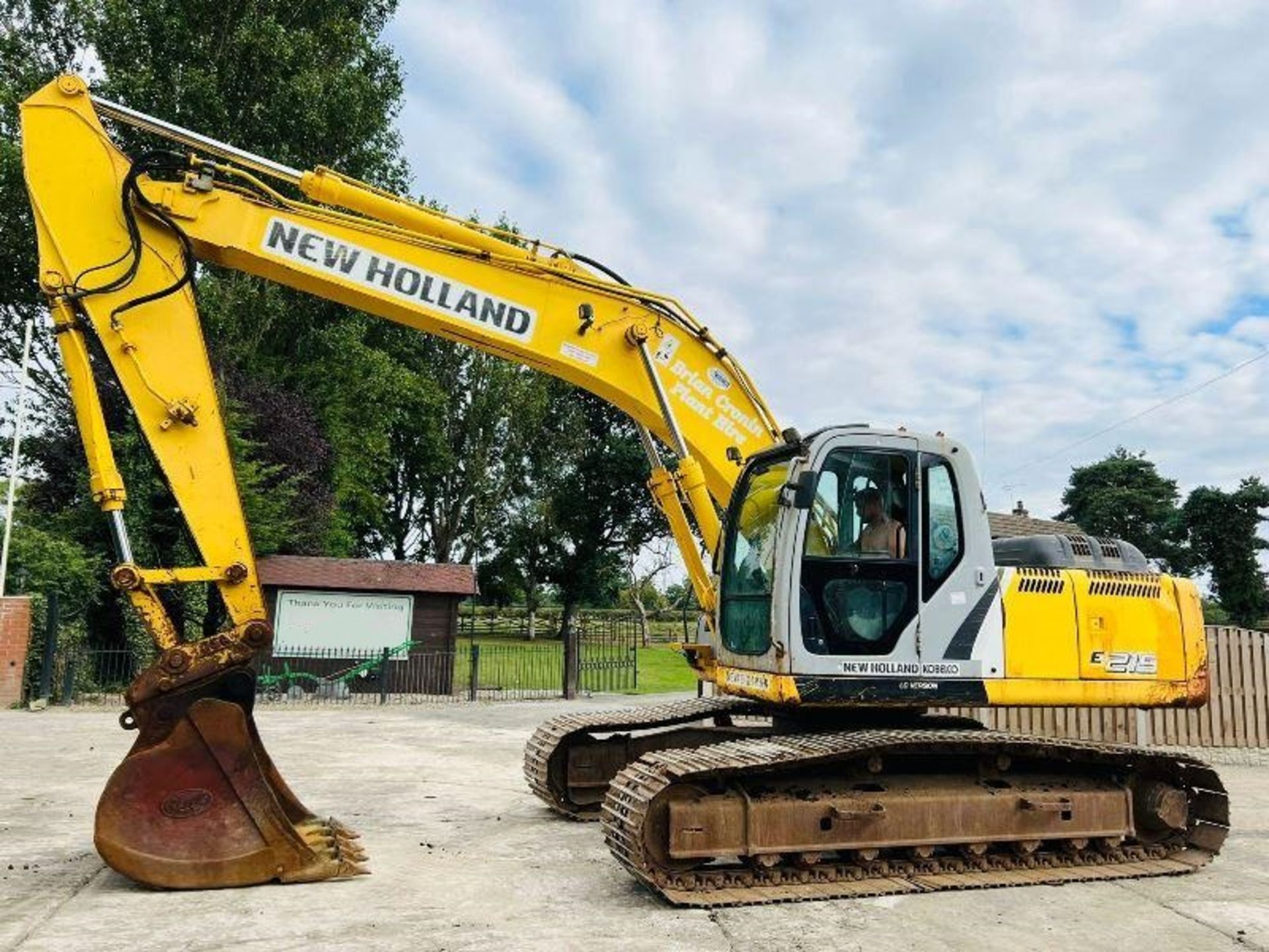 NEW HOLLAND E215 TRACKED EXCAVATOR C/W QUICK HITCH