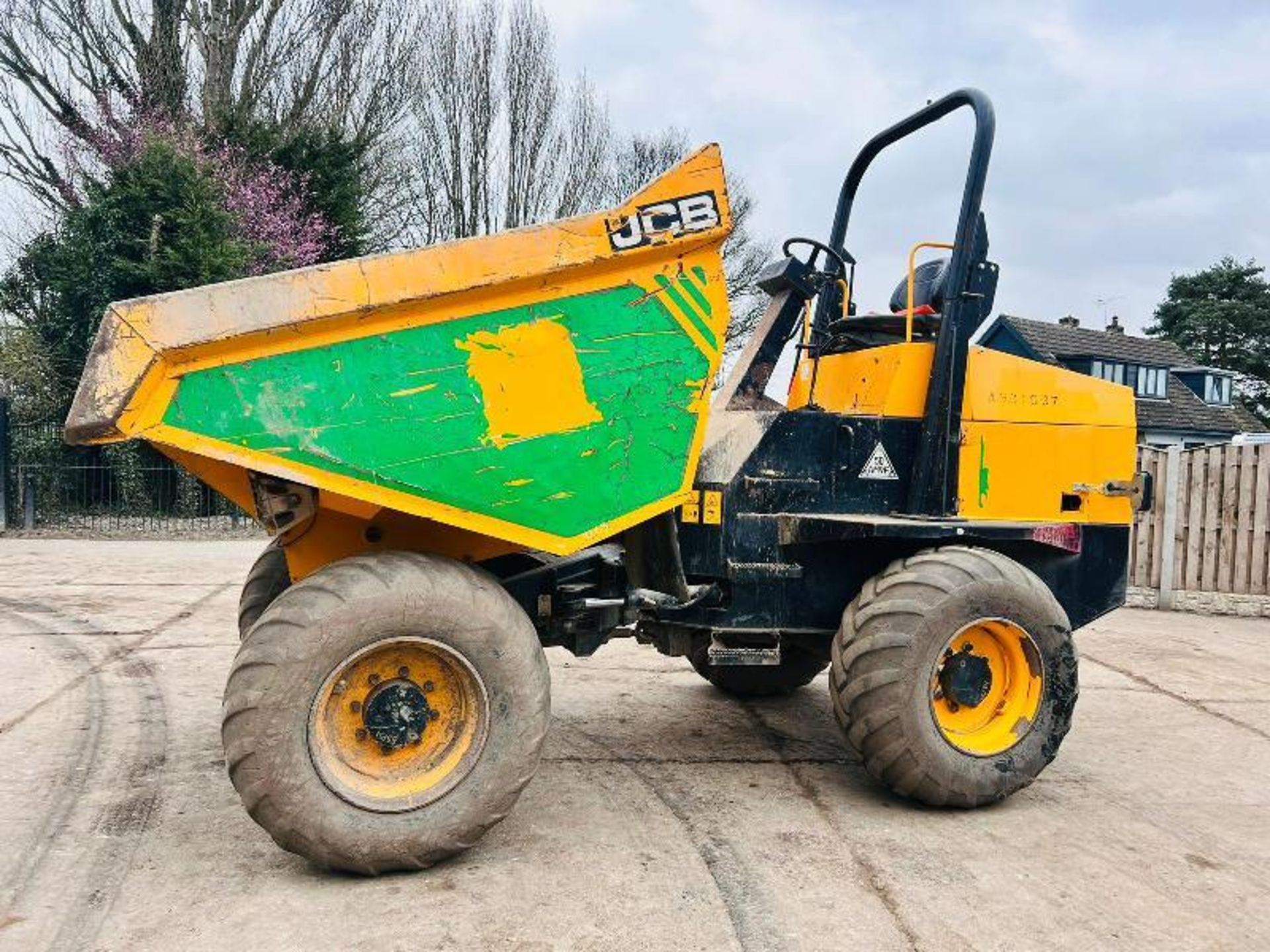 JCB 9TFT POWERSHUTTLE 4WD DUMPER * YEAR 2015 , 2909 HOURS * C/W ROLE BAR - Image 10 of 14