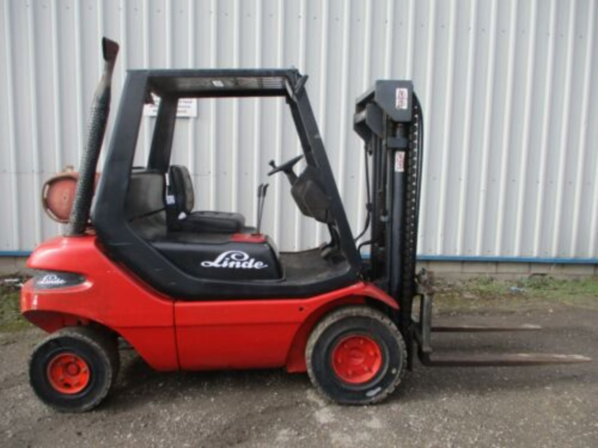 LINDE H20 FORK LIFT FORKLIFT TRUCK STACKER 2 TON DELVERY CONTAINER TRIPLE MAST - Image 14 of 14