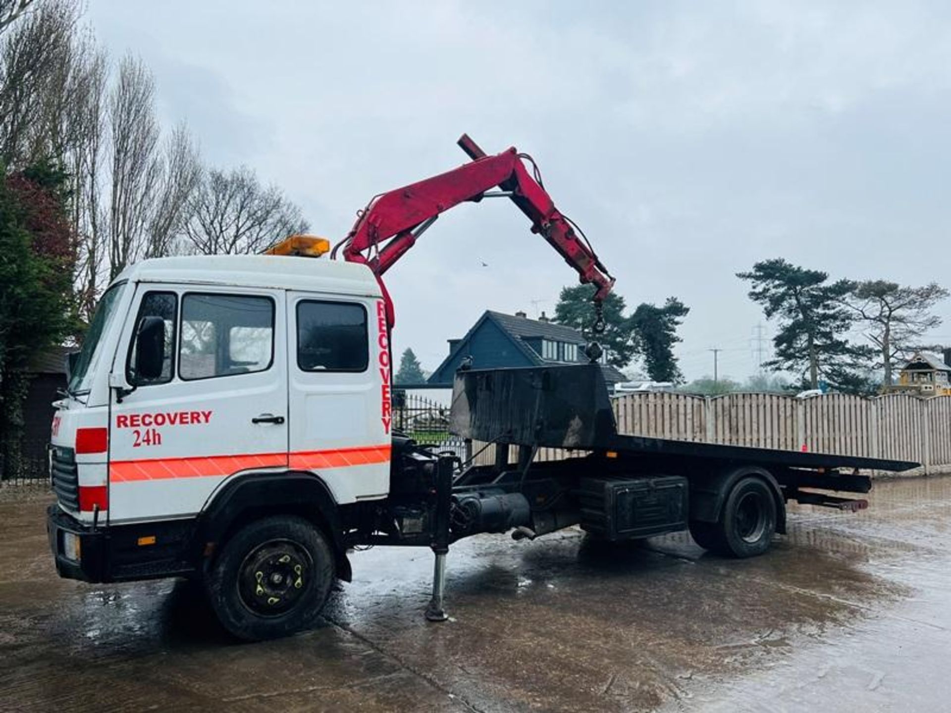 MERCEDES 814 4X2 CREW CAB RECOVERY LORRY C/W TILT AND SLIDE BODY & SPEC LIFT - Image 5 of 13