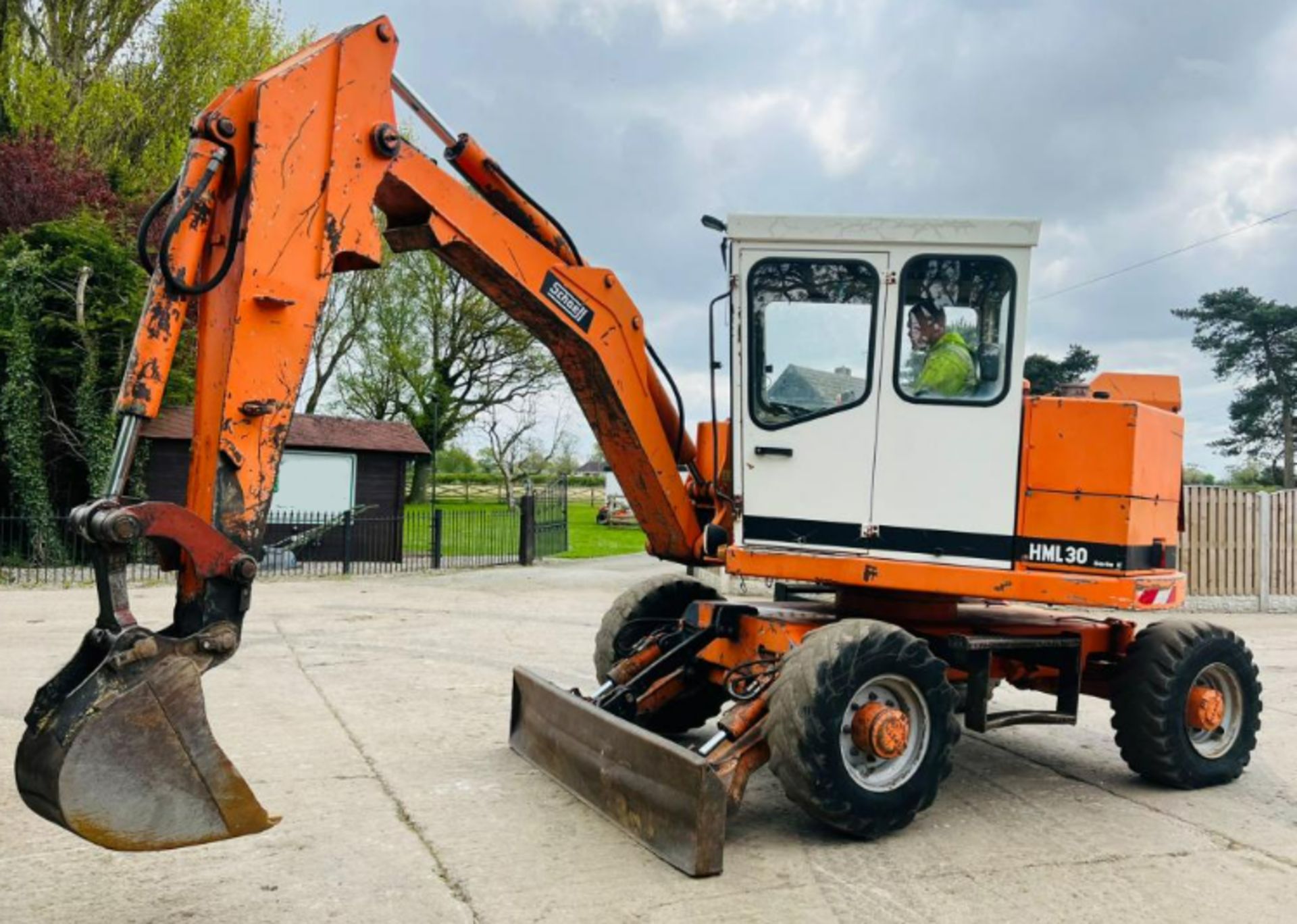 SCHAEFF HML30 4WD WHEELED EXCAVATOR C/W FRONT BLADE - Image 5 of 15