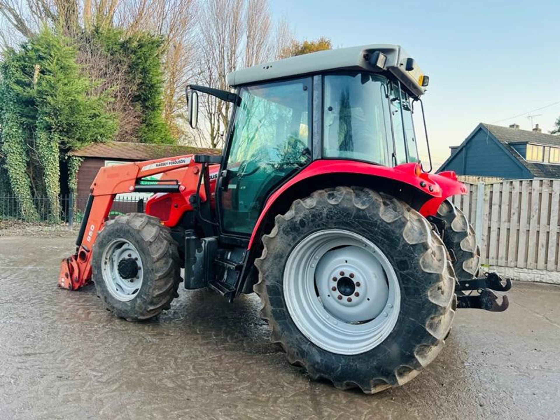 MASSEY FERGUSON 5455 4WD TRACTOR C/W MASSEY FERGUSON 950 FRONT LOADER - Image 15 of 15