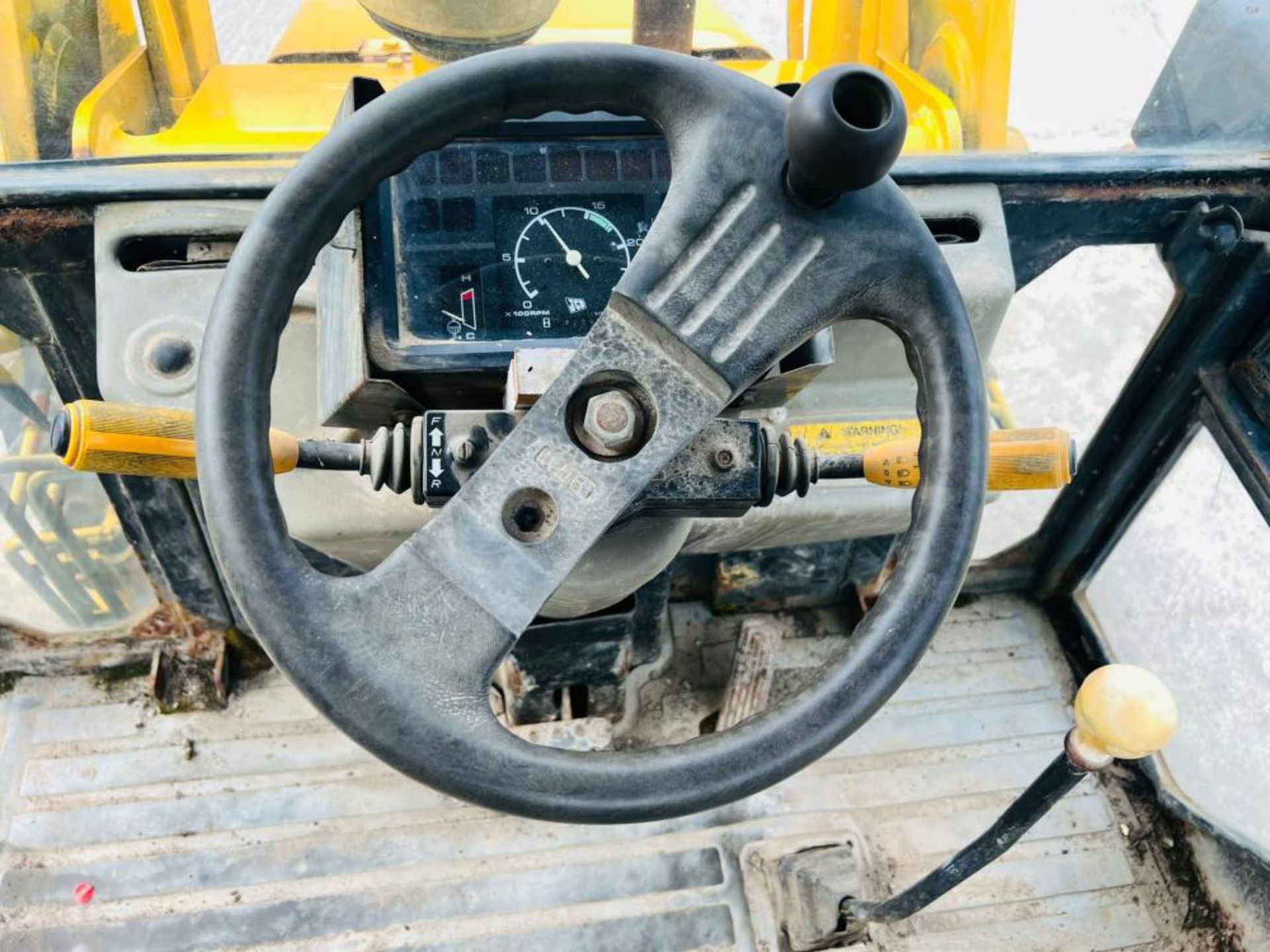 JCB 2CX 4WD AIRMASTER LOADING SHOVEL C/W SIDE TIP BUCKET - Image 7 of 17