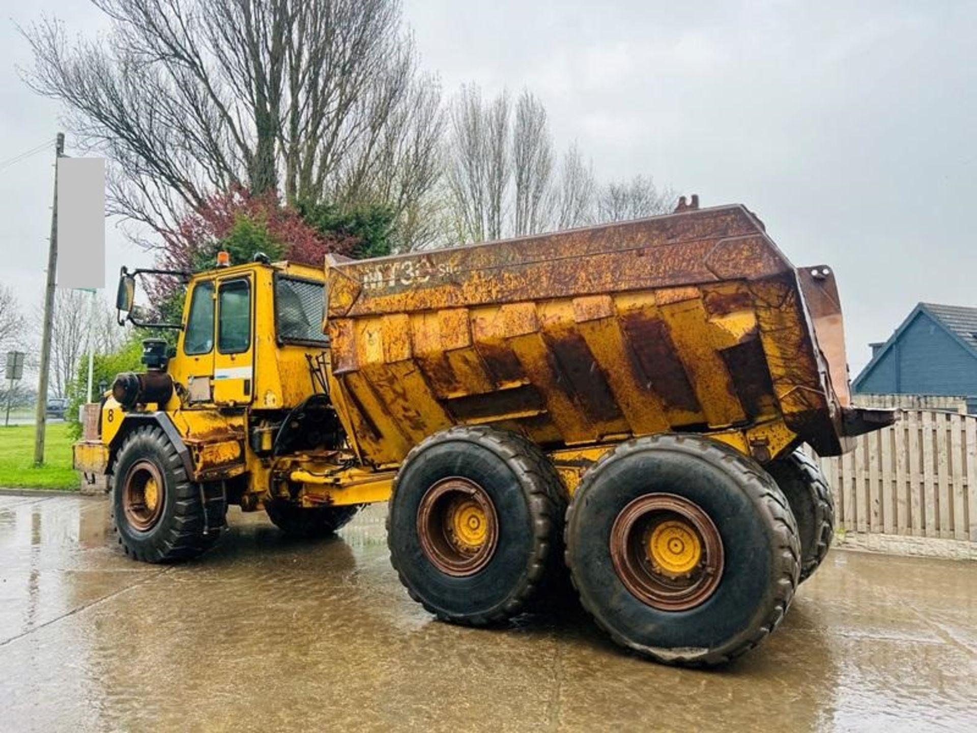 MOXY MT30 6X6 ARTICULATED DUMP TRUCK C/W HYDRAULIC STRAIGHT TIP - Image 3 of 11