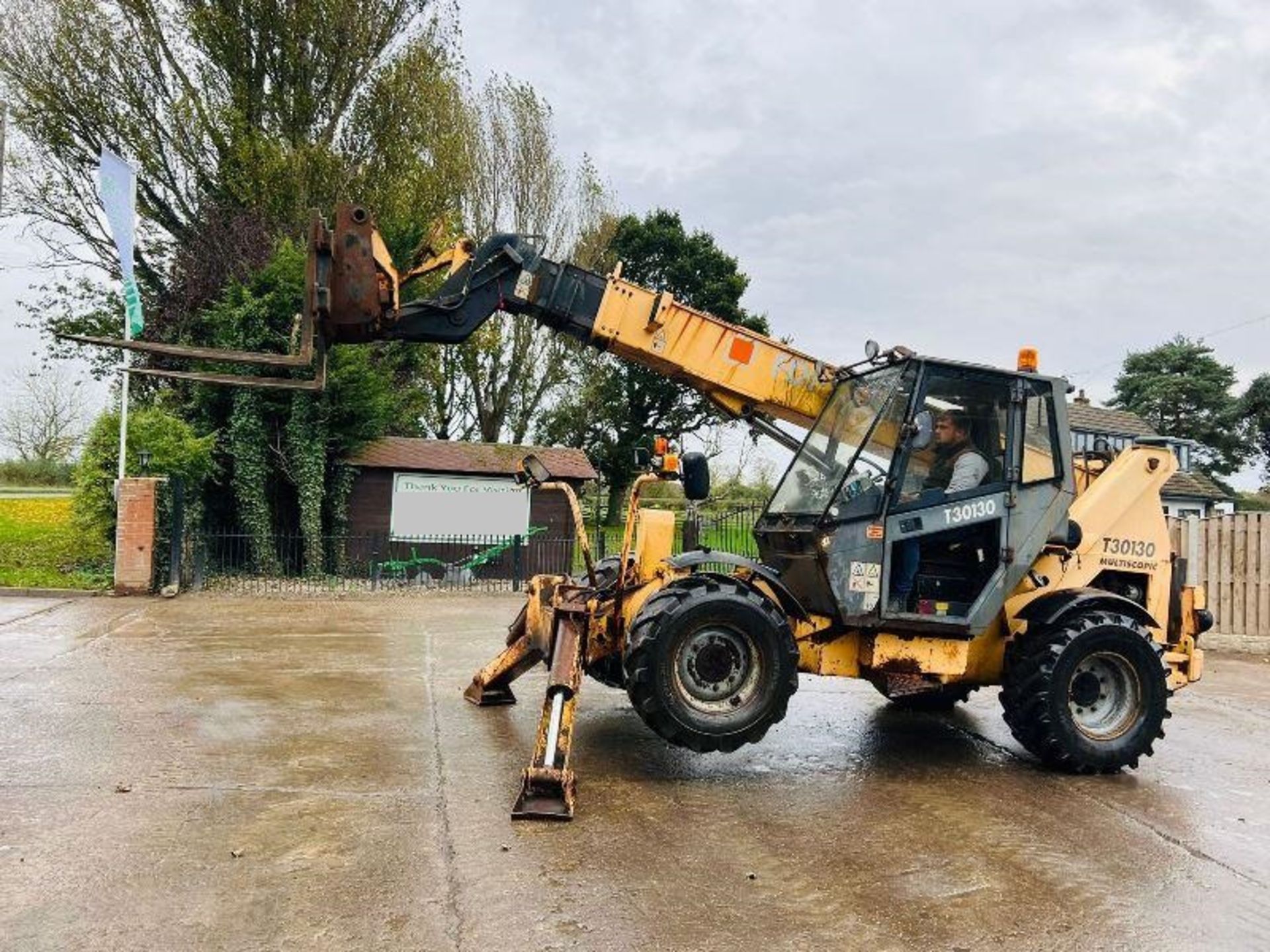 FDI-SAMBRON T30130 4WD TELEHANDLER * 13 METER REACH * C/W 2 X FRONT SUPPORT LEGS - Image 8 of 15