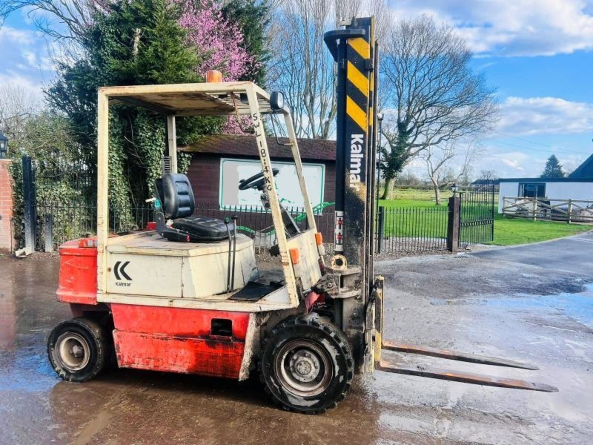 KALMAR CQ2.0 DIESEL FORKLIFT C/W PALLET TINES - Image 10 of 17