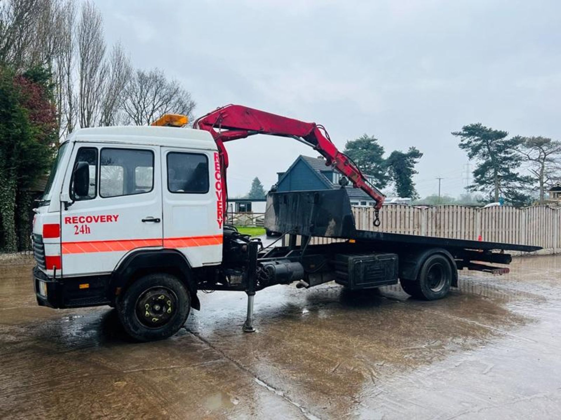 MERCEDES 814 4X2 CREW CAB RECOVERY LORRY C/W TILT AND SLIDE BODY & SPEC LIFT - Image 6 of 13