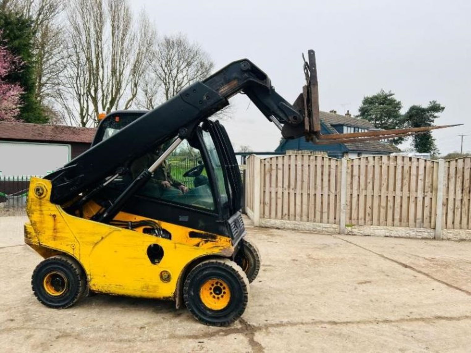 JCB TLT25D TELETRUCK * YEAR 2010 * C/W PALLET TINES & SIDE SHIFT - Image 19 of 19