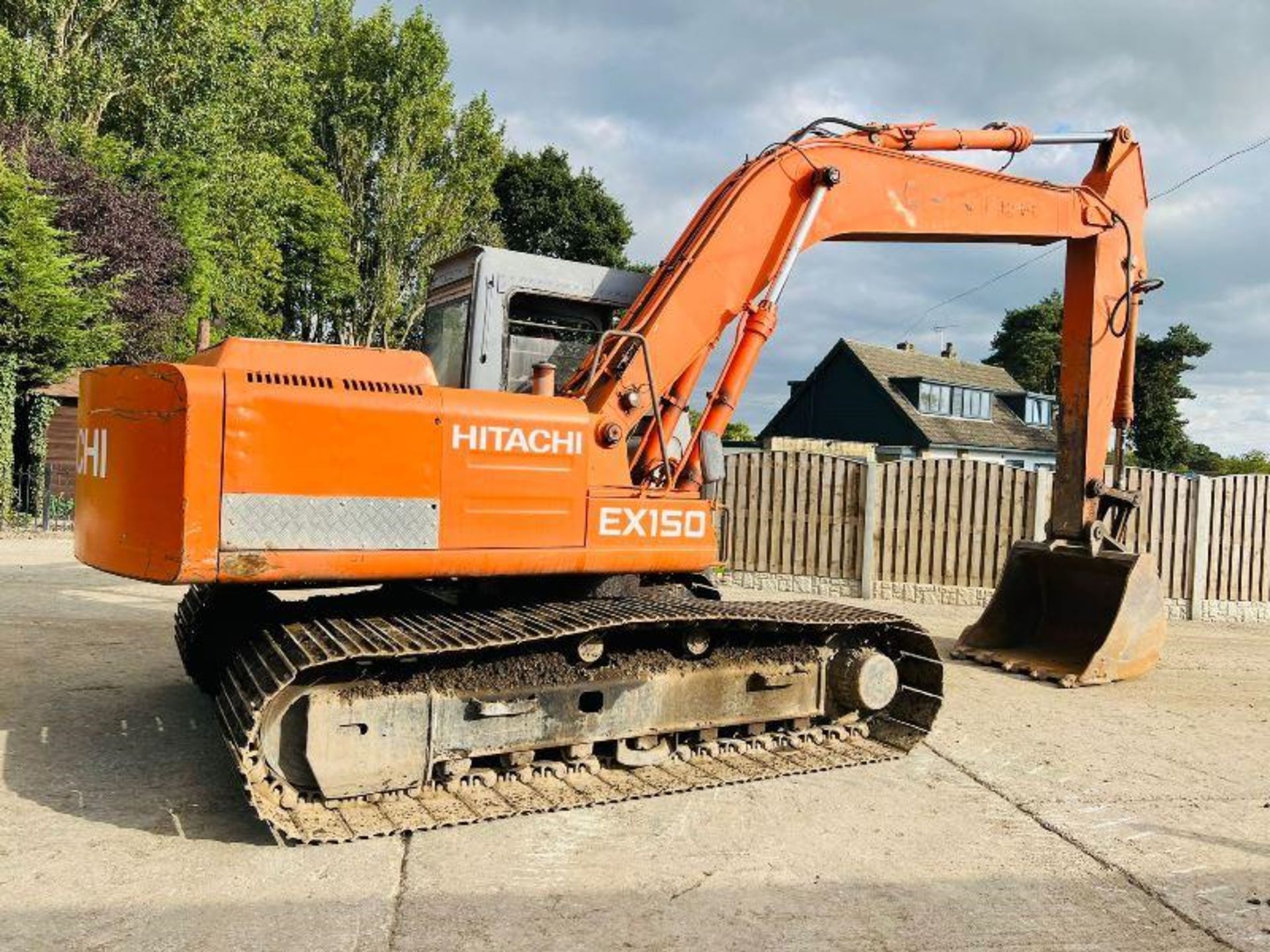 HITACHI EX150 TRACKED EXCAVATOR C/W BUCKET - Image 4 of 17