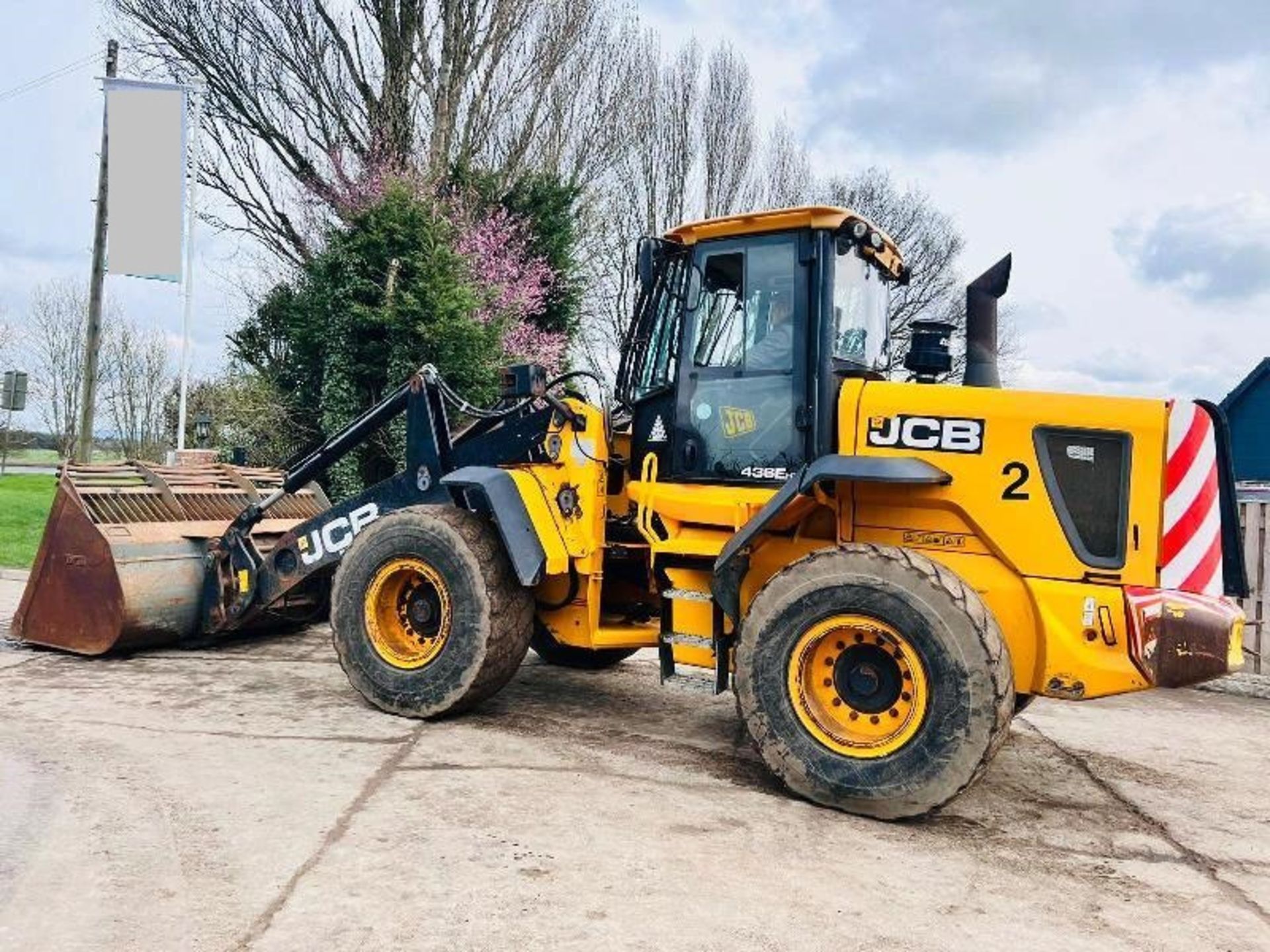 JCB 436E 4WD HIGH TIP LOADING SHOVEL *YEAR 2011* C/W BUCKET - Image 2 of 20