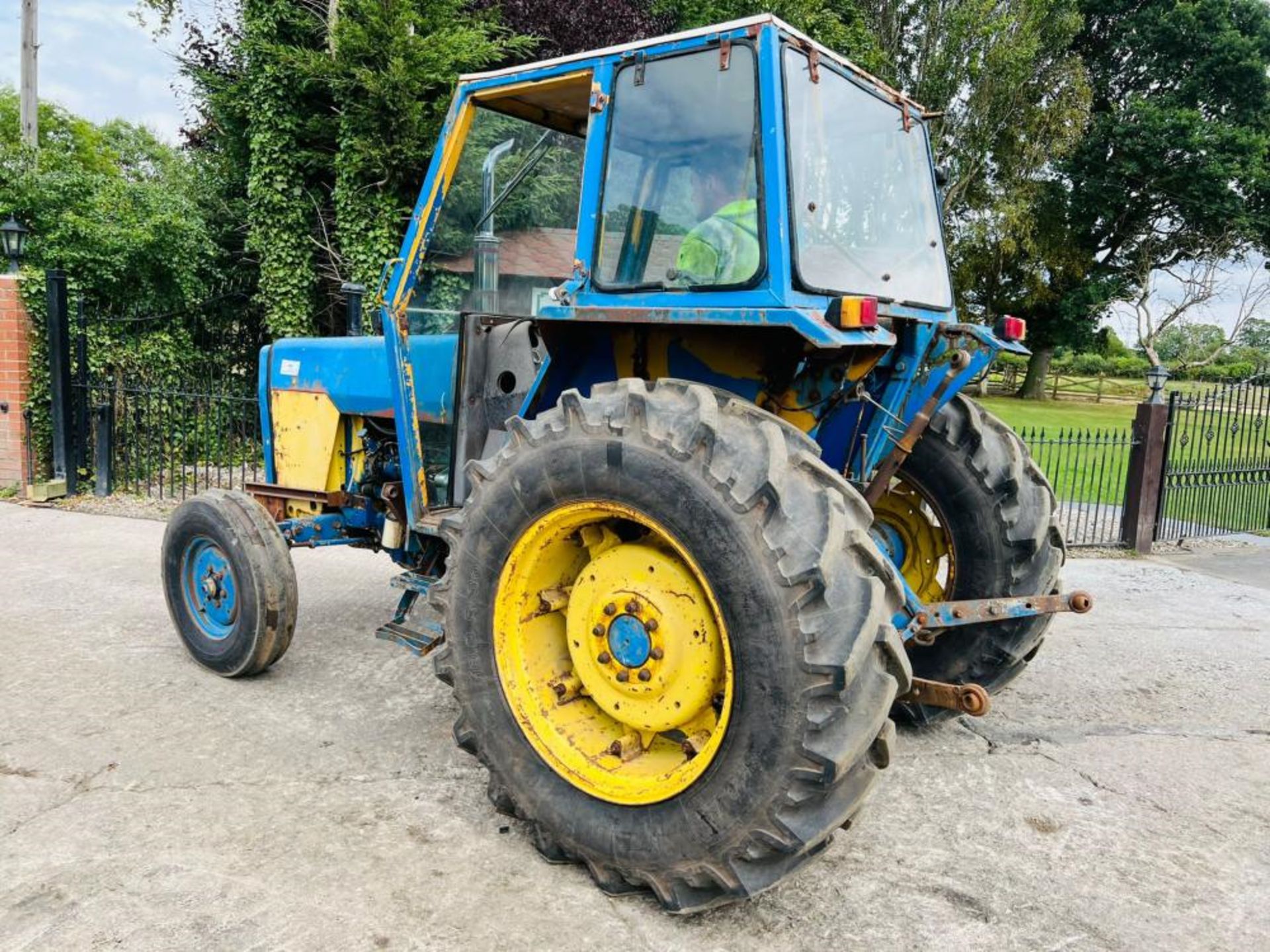 MASSEY FERGUSON 265 TRACTOR C/W REAR LINKAGE - Image 9 of 15