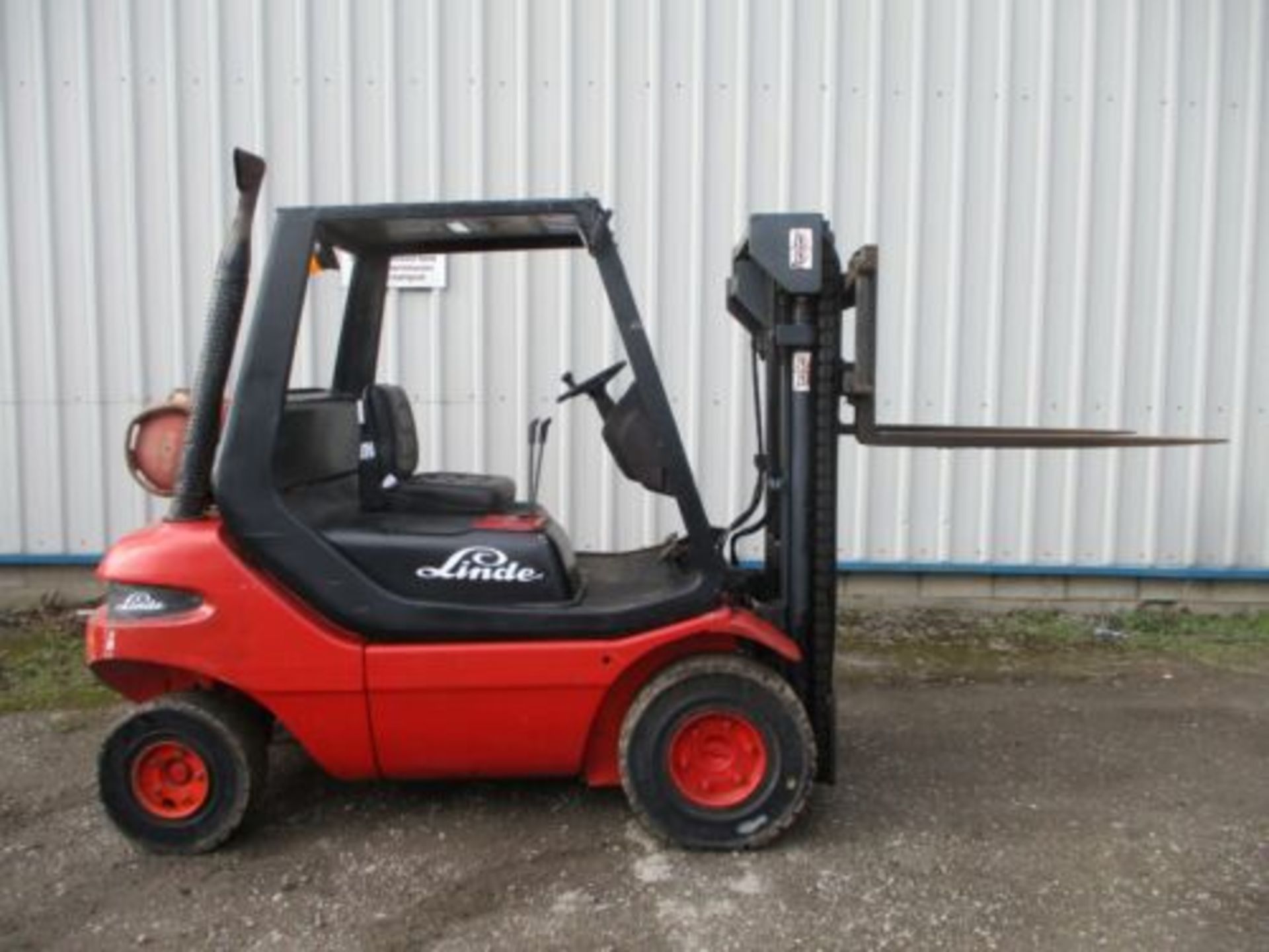 LINDE H20 FORK LIFT FORKLIFT TRUCK STACKER 2 TON DELVERY CONTAINER TRIPLE MAST - Image 9 of 14