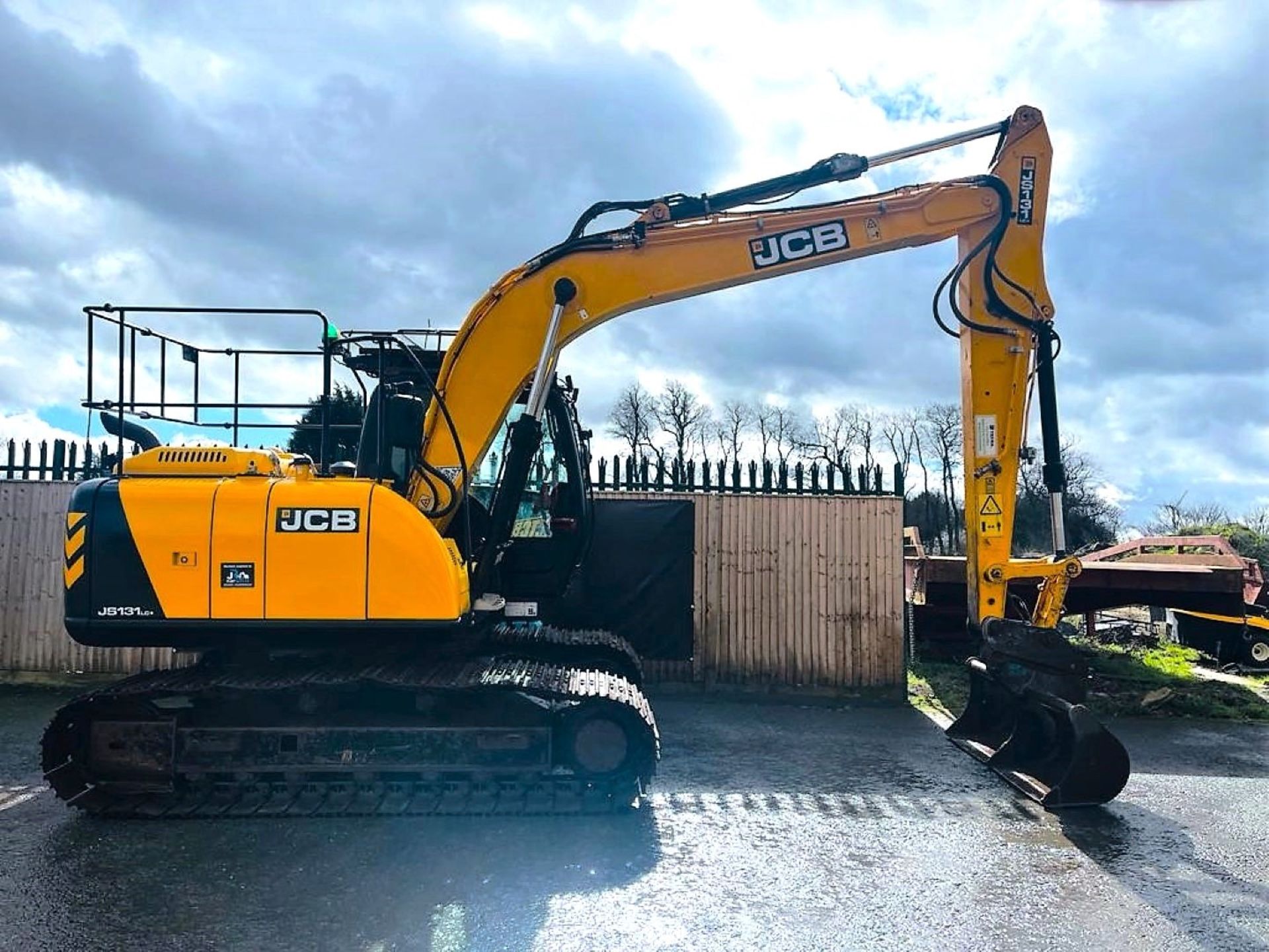 JCB JS131 LC PLUS 2017 5201 HOURS CODED START AIR CON BOXING RING - Image 7 of 17