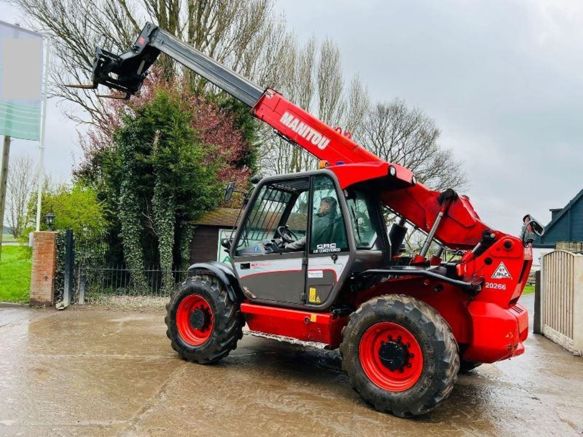 MANITOU MLT845-120 4WD TELEHANDLER *YEAR 2015* C/W PALLET TINES - Image 13 of 19