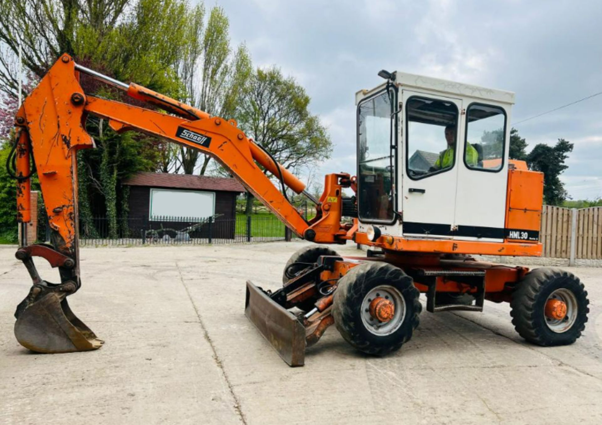 SCHAEFF HML30 4WD WHEELED EXCAVATOR C/W FRONT BLADE - Image 6 of 15