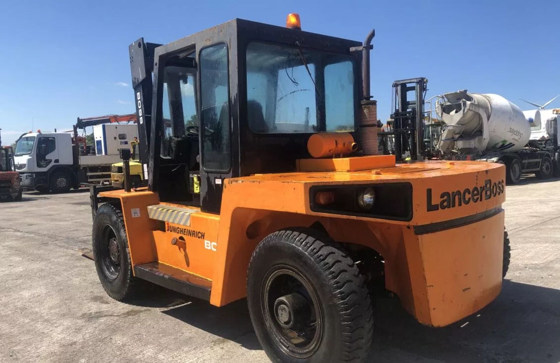 BOSS 10 TON DIESEL FORKLIFT - Image 4 of 9