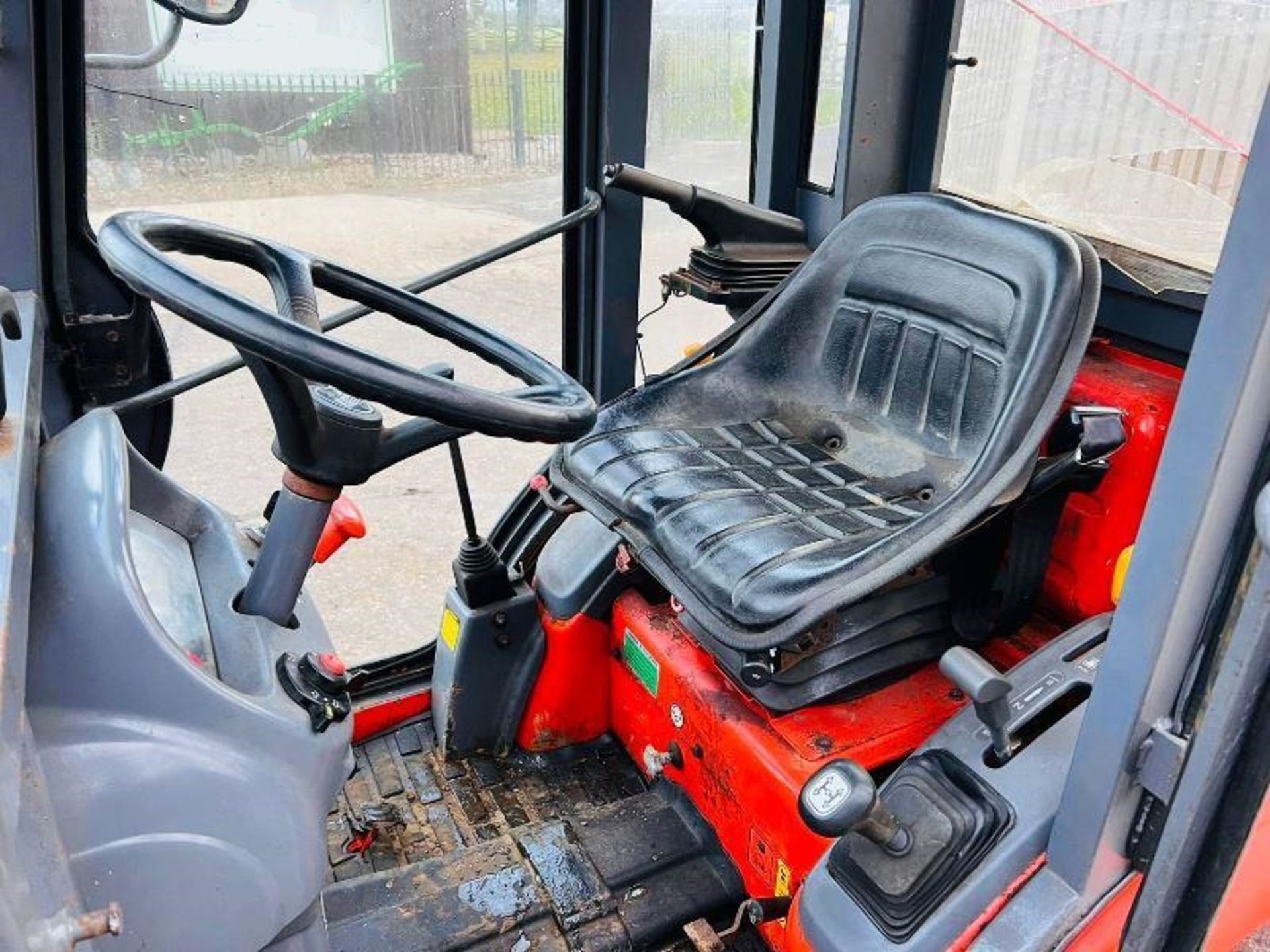 KIOTI CK22 COMPACT TRACTOR *YEAR 2008* C/W TURF TYRES & FULLY GLAZED CABIN - Image 8 of 10