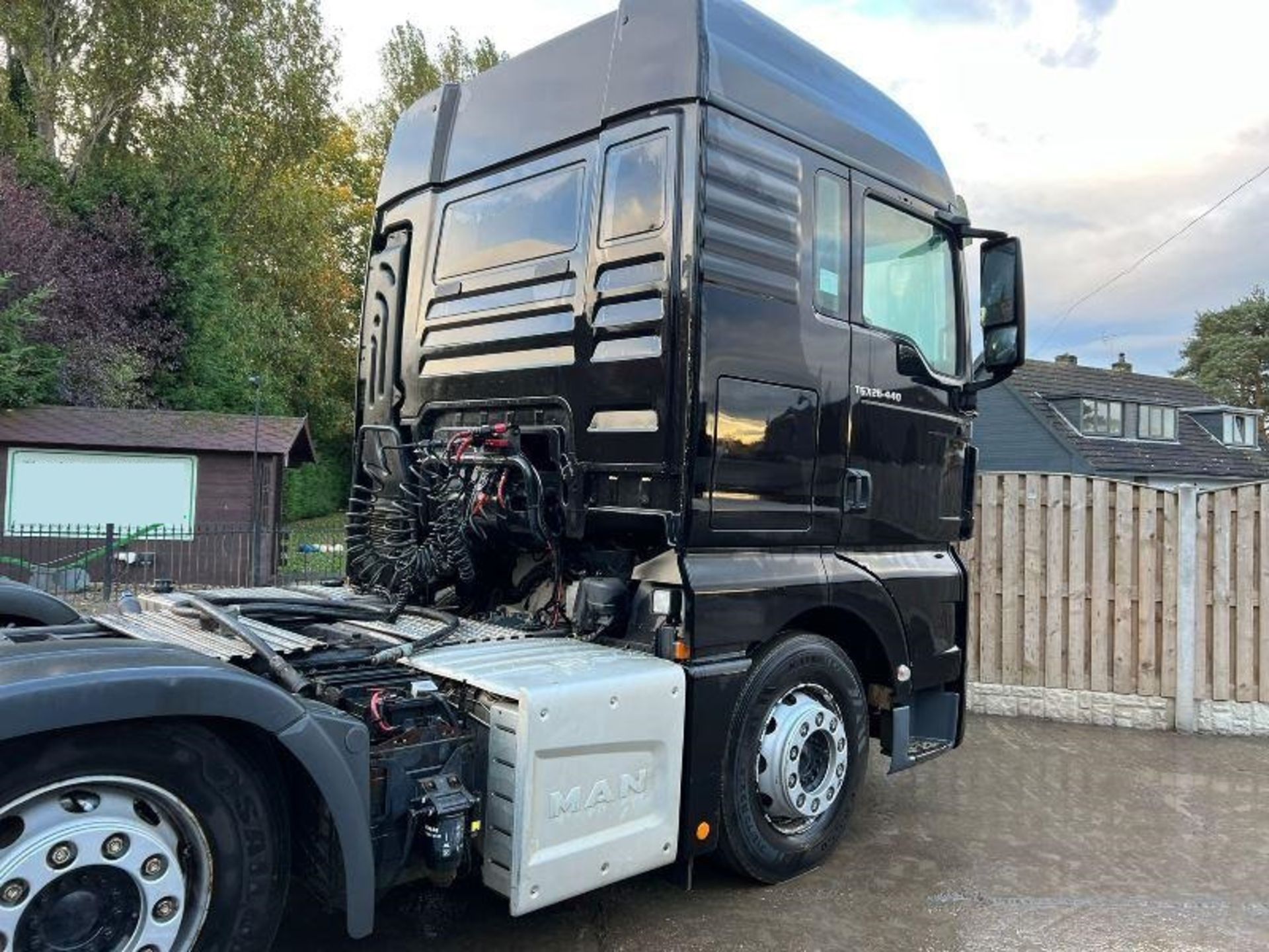 MAN TGX26.440 6X2 TRACTOR UNIT * YEAR 2016 * C/W MID LIFT - Image 10 of 20