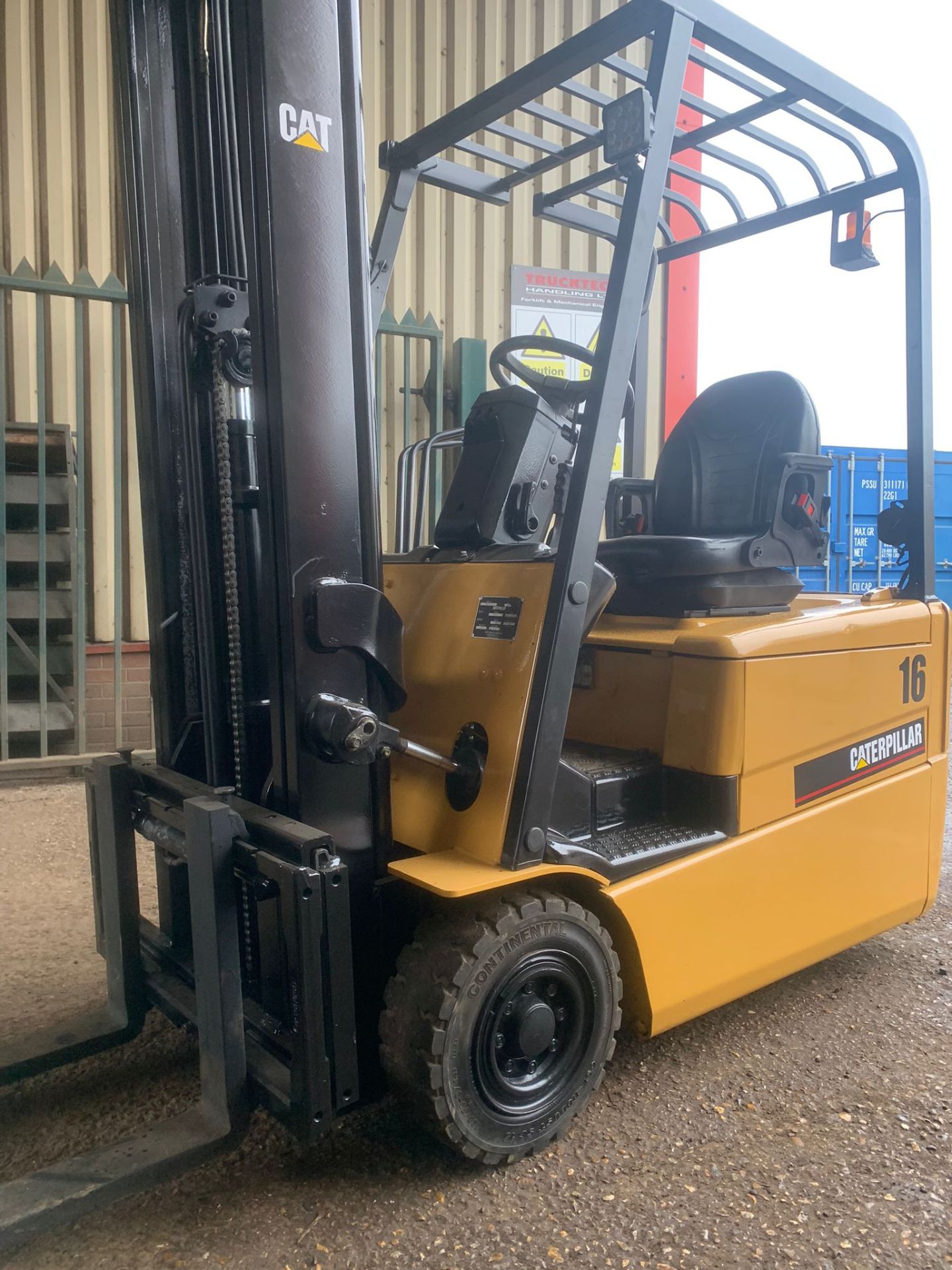 CATERPILLAR ELECTRIC FORKLIFT - Image 2 of 7