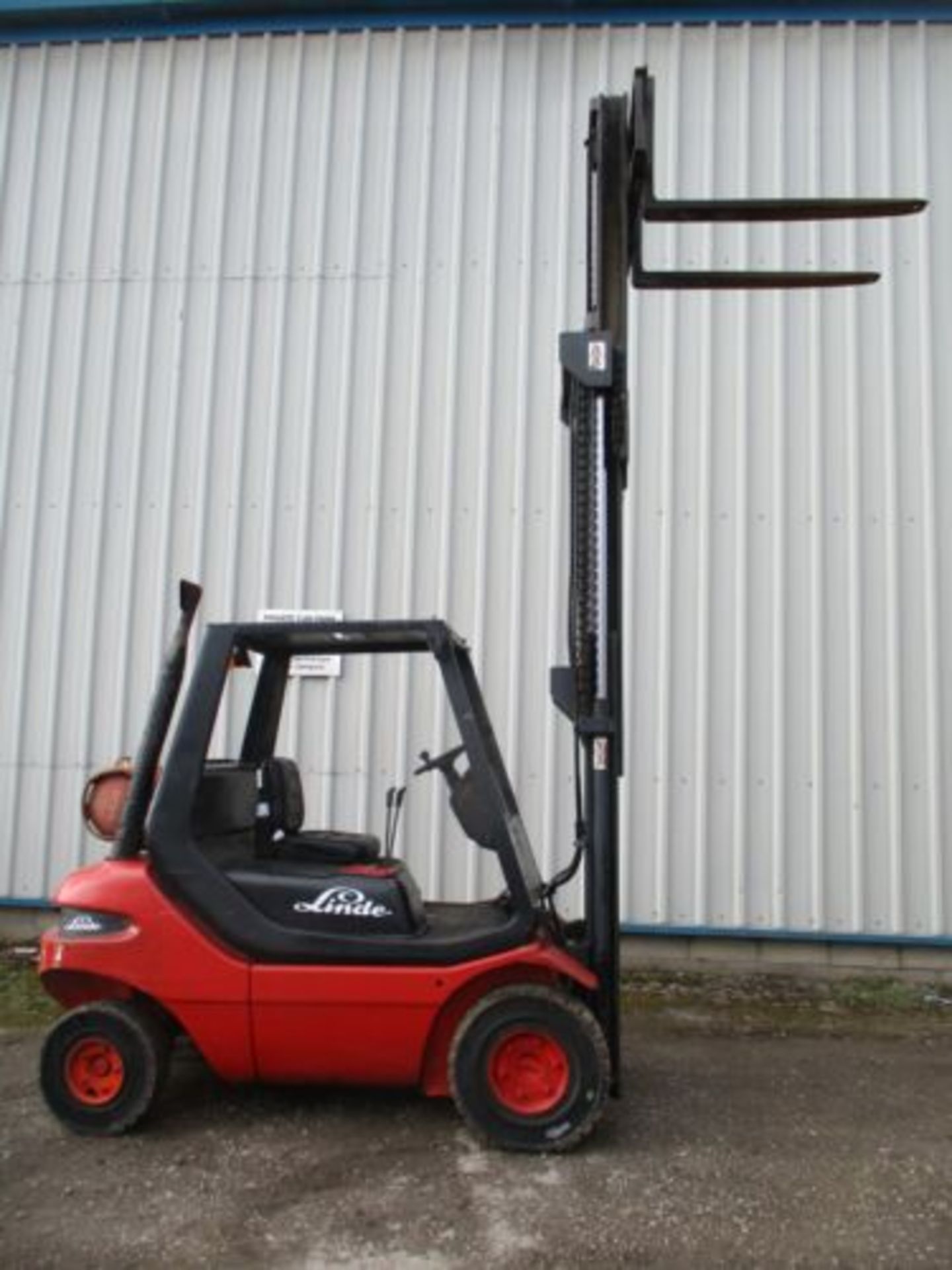 LINDE H20 FORK LIFT FORKLIFT TRUCK STACKER 2 TON DELVERY CONTAINER TRIPLE MAST - Image 7 of 14