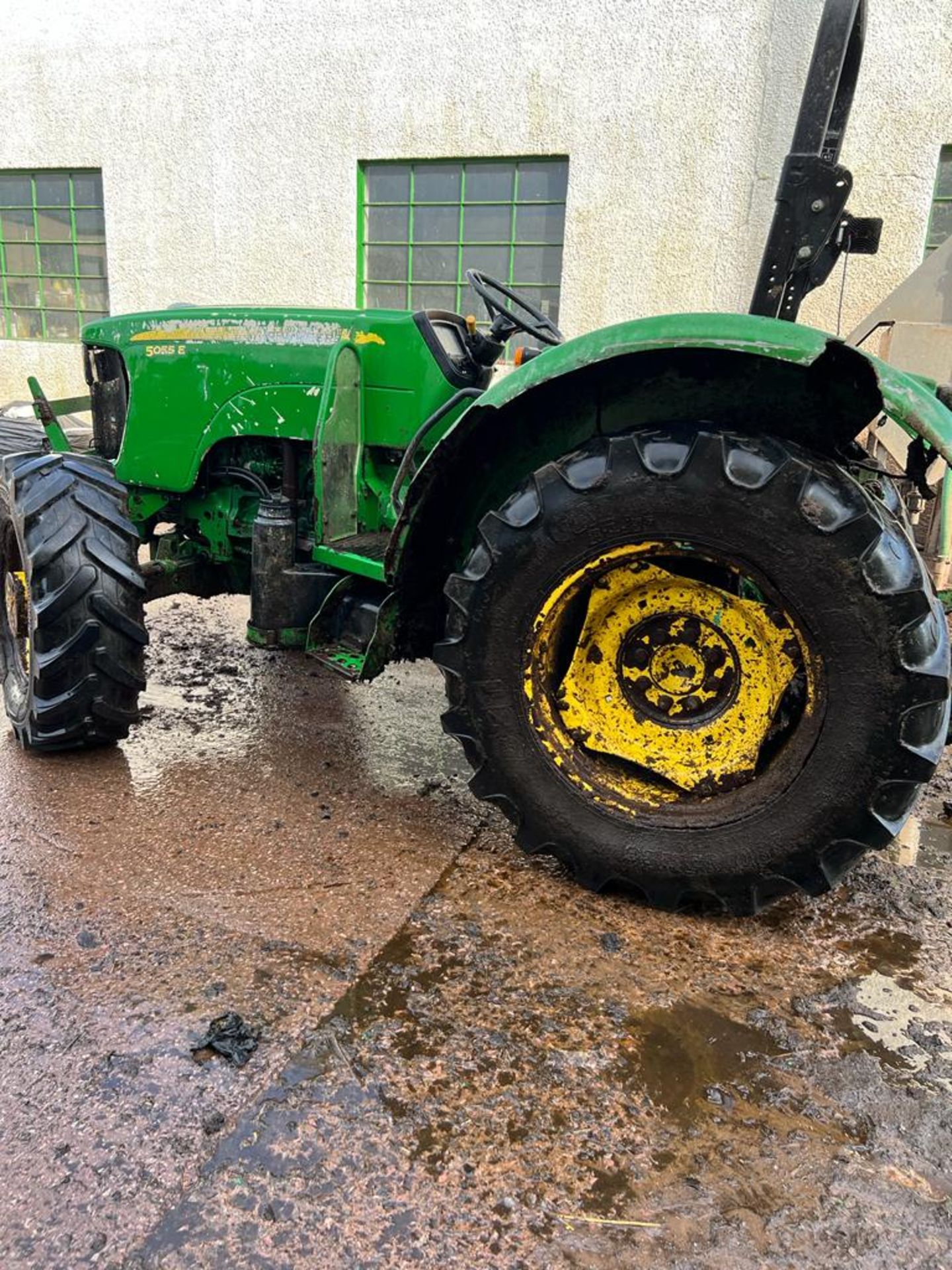 2015 JD 5055E TRACTOR - 10500 HOURS - IN WORKING ORDER - Image 5 of 9