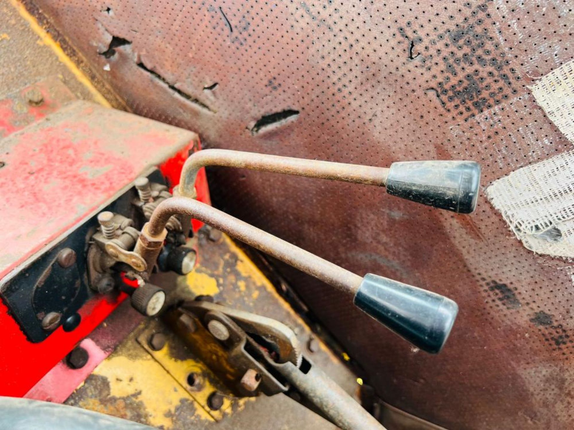 MASSEY FERGUSON 265 TRACTOR C/W REAR LINKAGE - Image 5 of 15