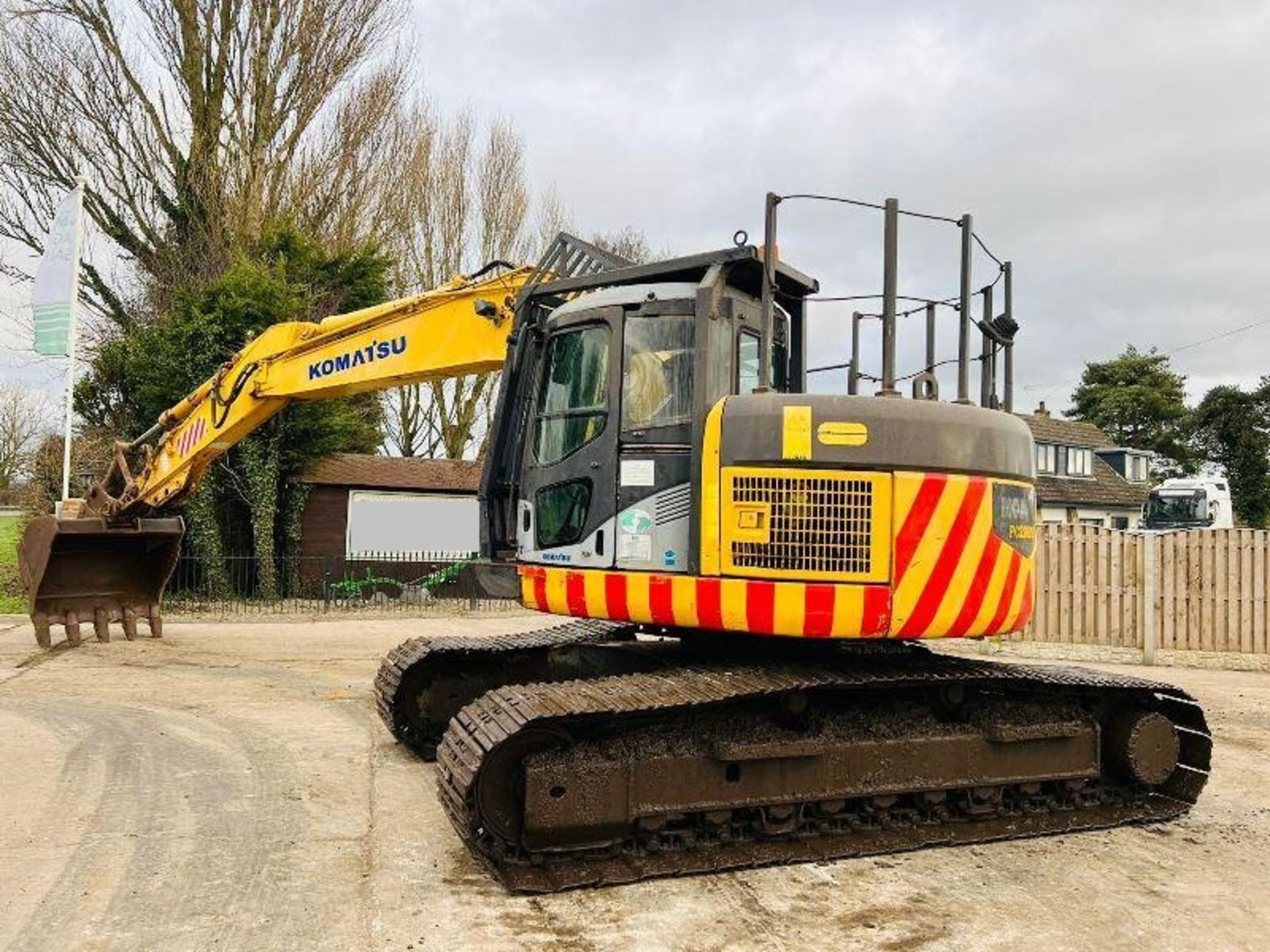 KOMATSU PC228USLC-3 EXCAVATOR * ZERO SWING * C/W DEMOLITION GARUDS - Image 5 of 11