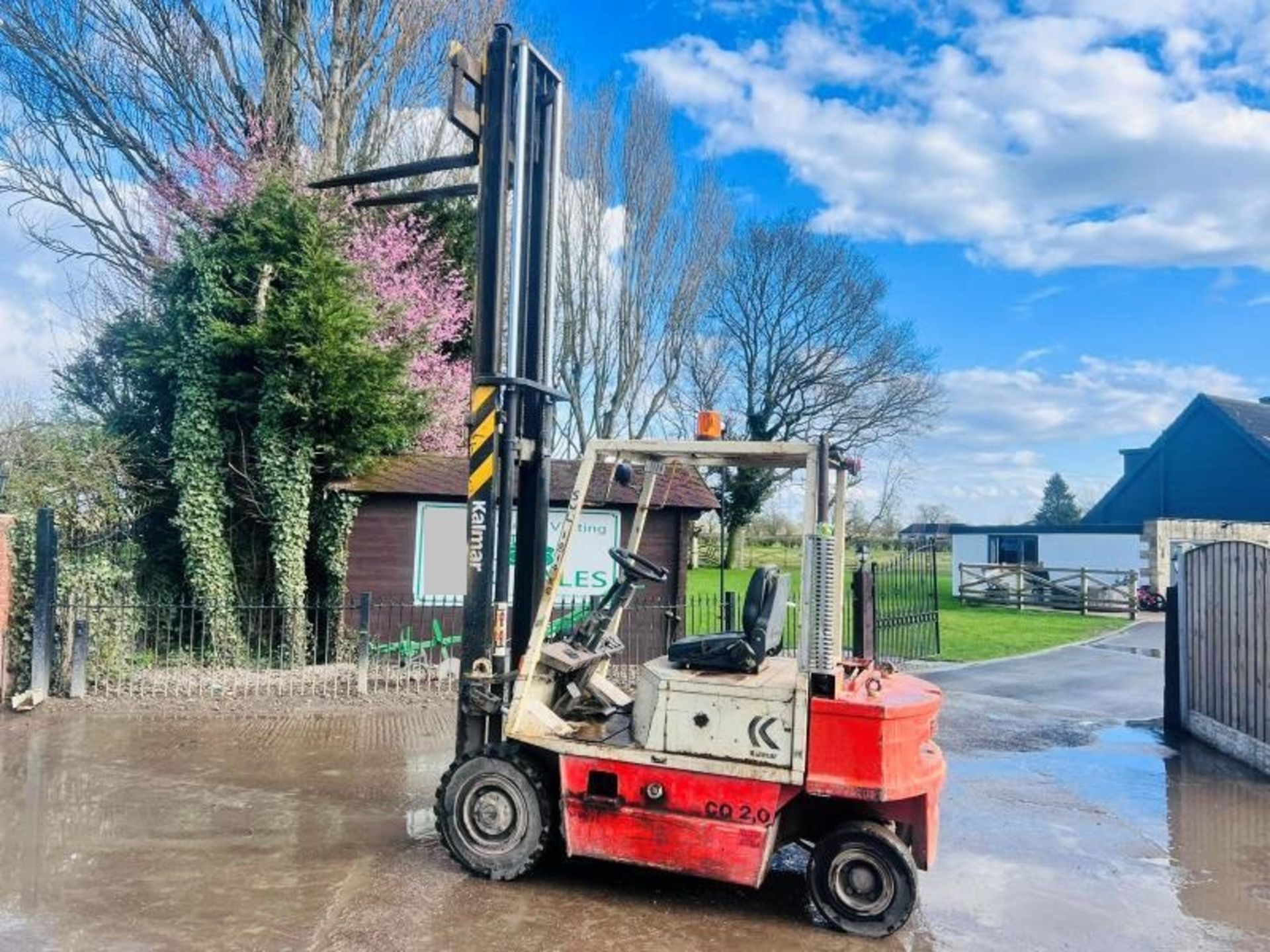 KALMAR CQ2.0 DIESEL FORKLIFT C/W PALLET TINES - Image 13 of 17