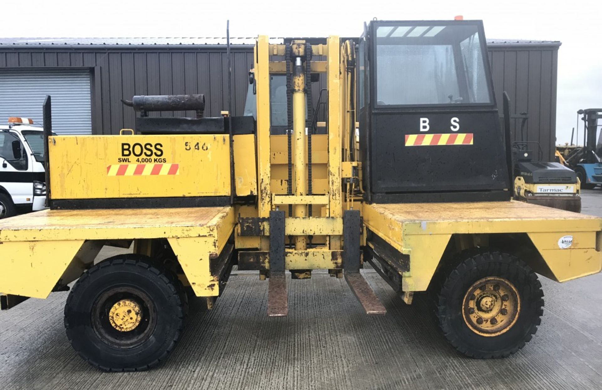 BOSS 546 DIESEL SIDE LOADER FORKLIFT - Image 5 of 10