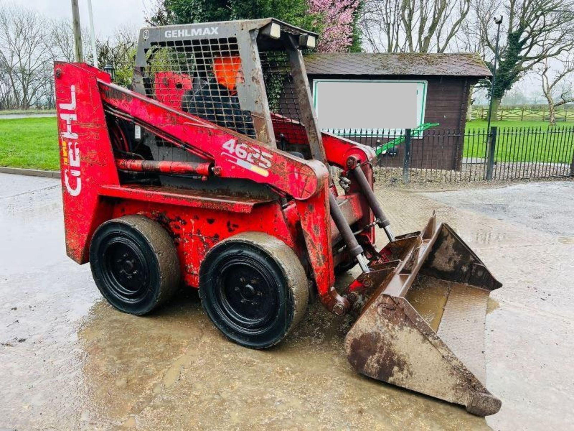 GEHL 4625 4WD SKIDSTEER C/W KUBOTA ENGINE & BUCKET