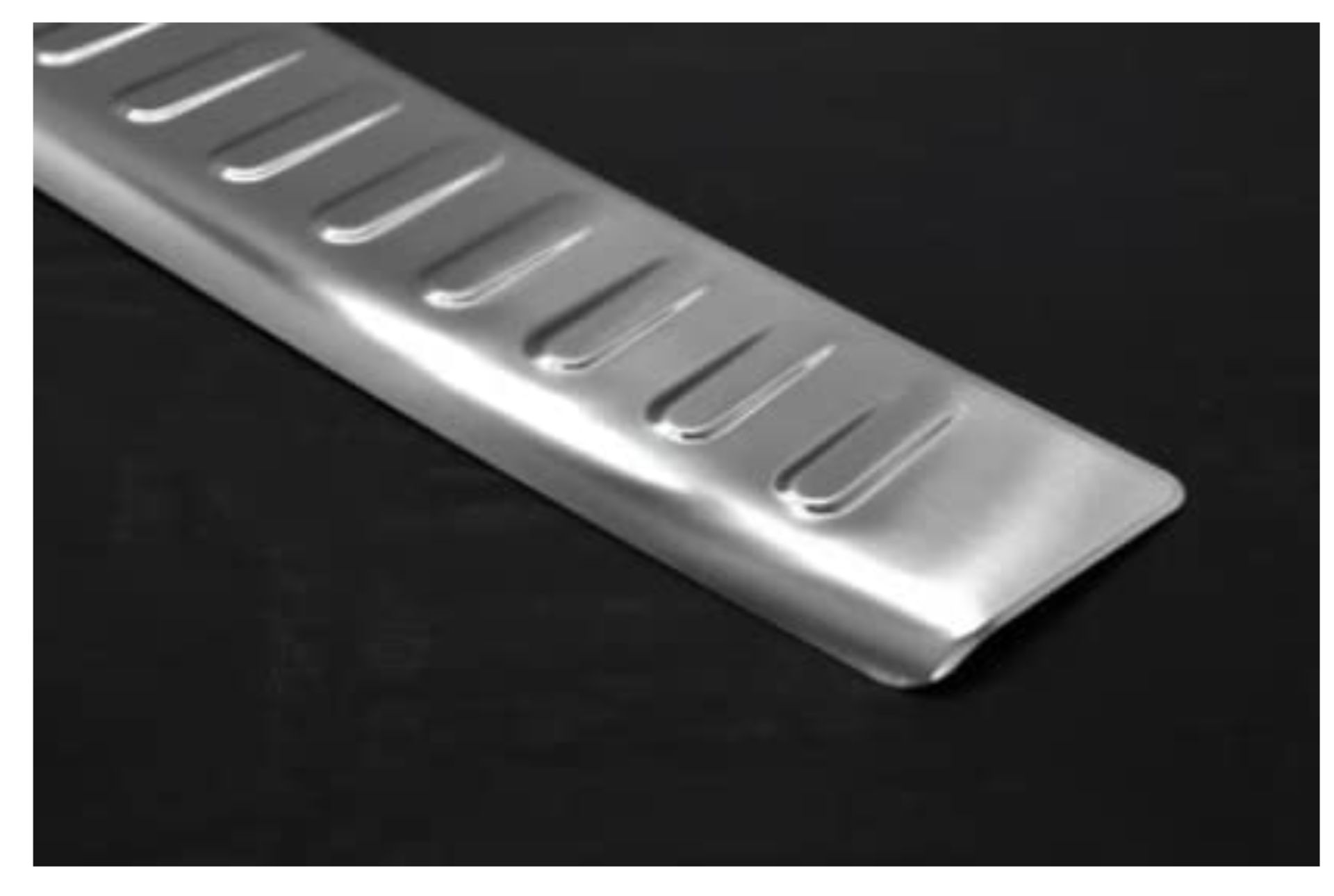 100 X LOTS VW TOURAN MK2 1T3 2010-2014 STAINLESS STEEL REAR BUMPER PROTECTOR, SCRATCH GUARD - Image 2 of 5