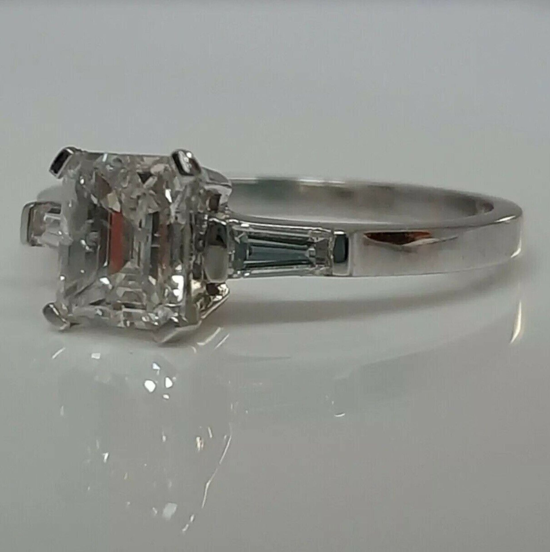 EMERALD CUT DIAMOND ENGAGEMENT RING/WHITE GOLD 1.19 CT - Image 2 of 2