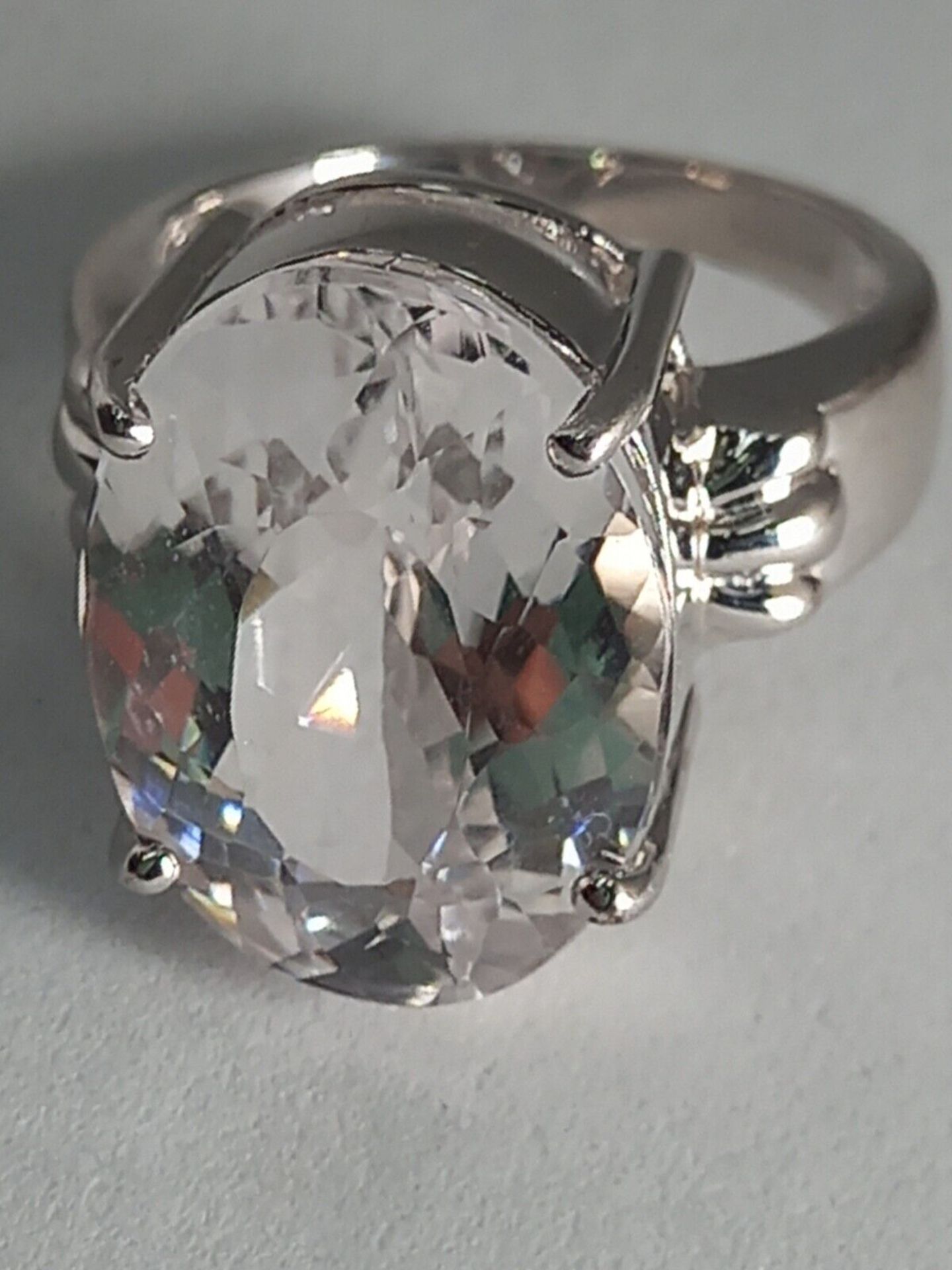 LARGE OVAL QUARTZ CRYSTAL WHITE GOLD RING - Image 3 of 5