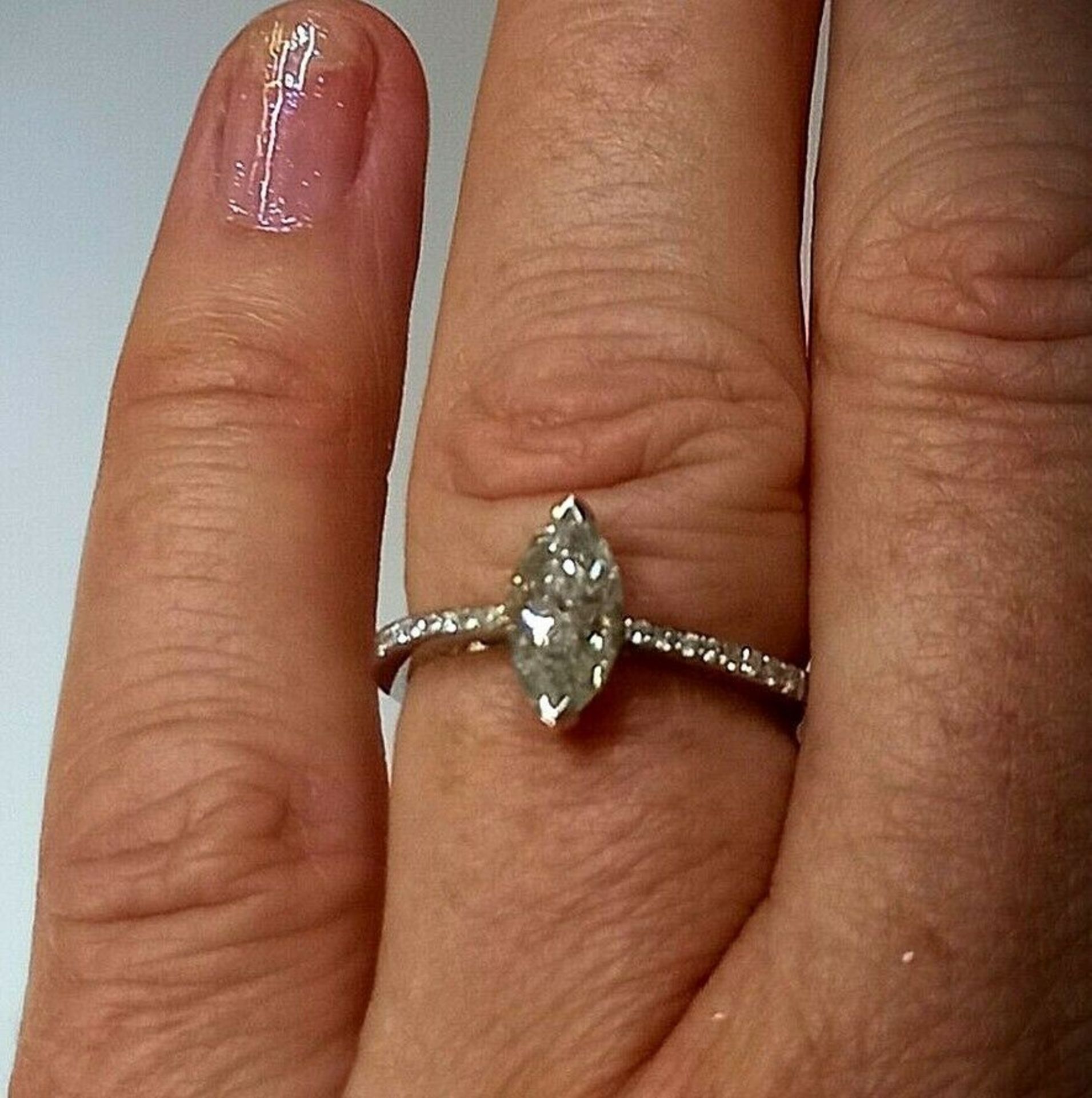 18CT W/G SINGLE STONE MARQUISE CUT DIAMOND RING 1.13 CARATS - Image 3 of 3